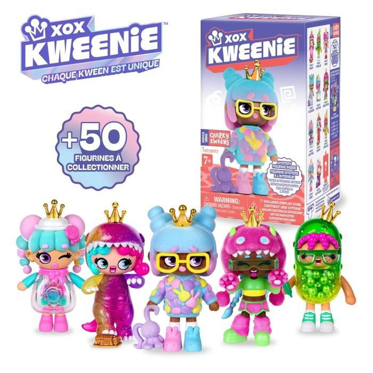 Das Bild zeigt Kweenie-Puppen, ein Spielzeugset. Puppen haben Kronen, Brillen und verschiedene Outfits. Die Verpackung zeigt eine Puppe und Text auf Französisch.
