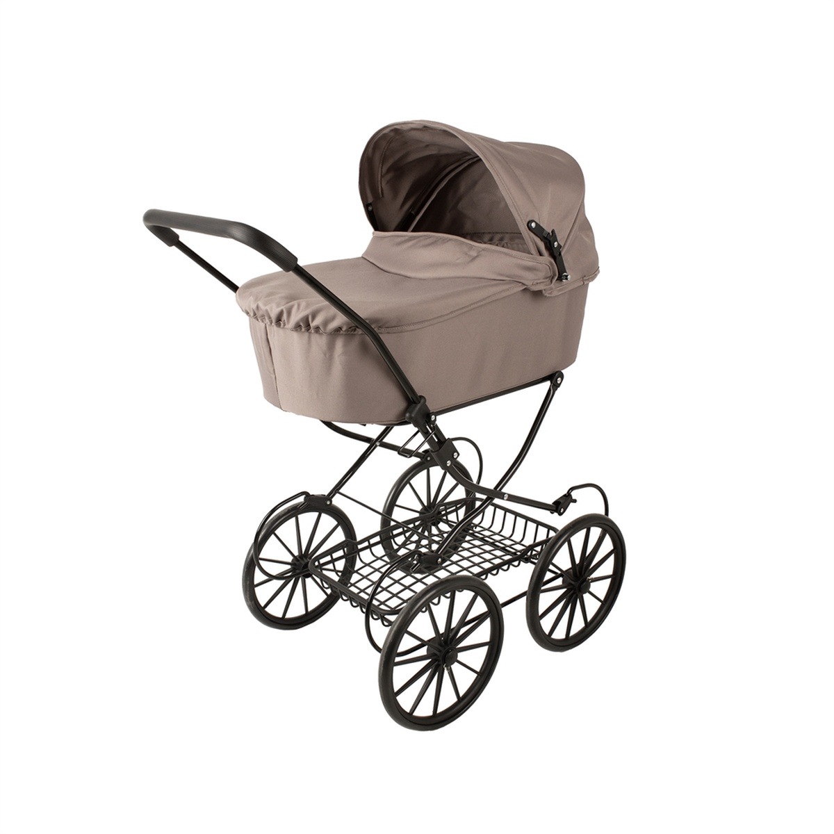 Ein alter Kinderwagen. Er hat eine beige Babywanne und eine Haube. Das Gestell ist schwarz, mit vier Speichenrädern und einem Korb.