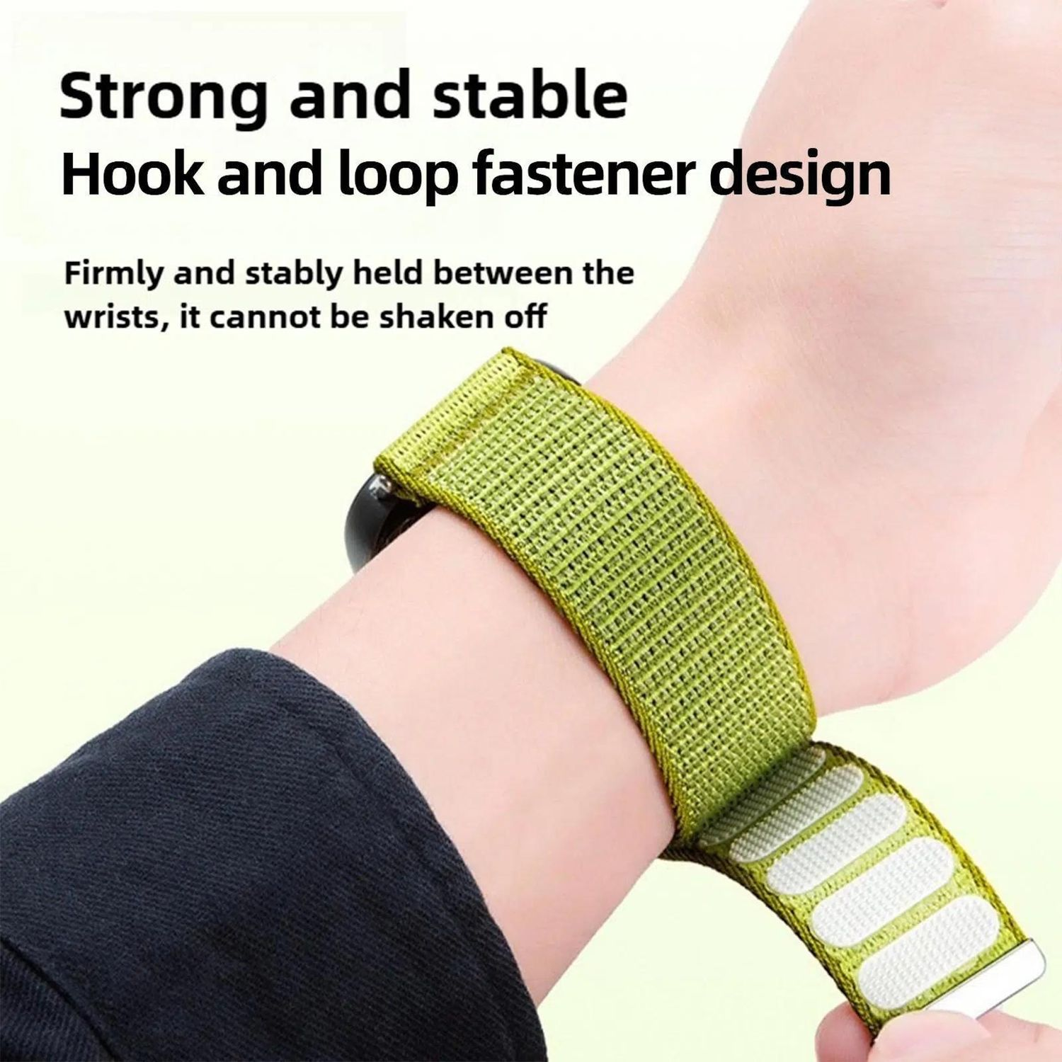 Ein grünes Uhrenarmband wird am Handgelenk befestigt. Das Band hat einen Klettverschluss, und der Text besagt, dass es stark und stabil ist.