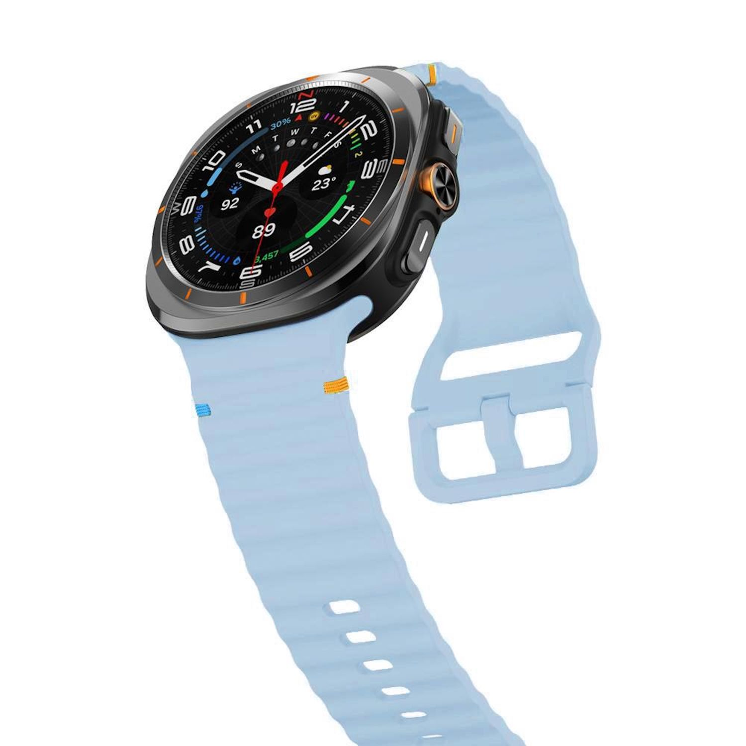 Eine Smartwatch mit hellblauem Armband. Das Zifferblatt zeigt Uhrzeit und andere Daten an. Der Hintergrund ist weiß.