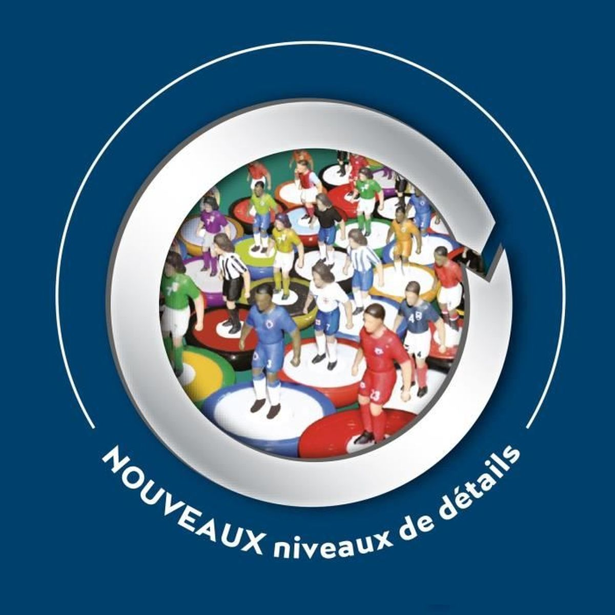 Une image circulaire montre des joueurs de football miniatures sur des plateformes colorées. Le texte "Nouveaux niveaux de détails" est en bas.