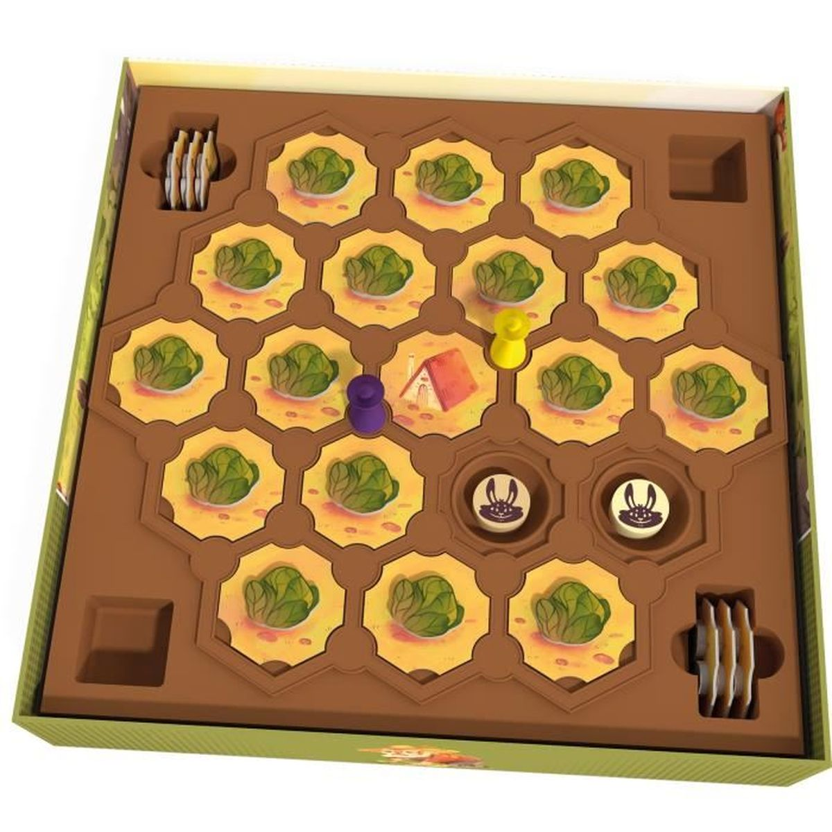 Brettspiel mit sechseckigen Feldern mit Feldfrüchten. Es gibt Spielsteine und Spielfiguren. Ein kleines Haus ist in der Mitte. Die Box ist grün.