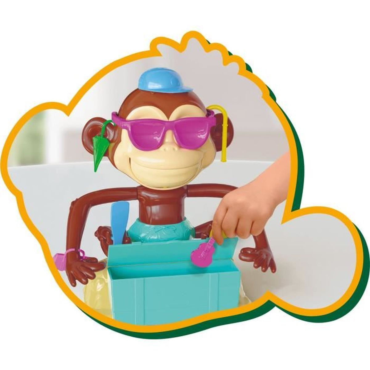 Ein Affenspielzeug mit Sonnenbrille und Hut. Ein Kinderhand öffnet eine blaue Truhe mit einer rosa Gitarre.