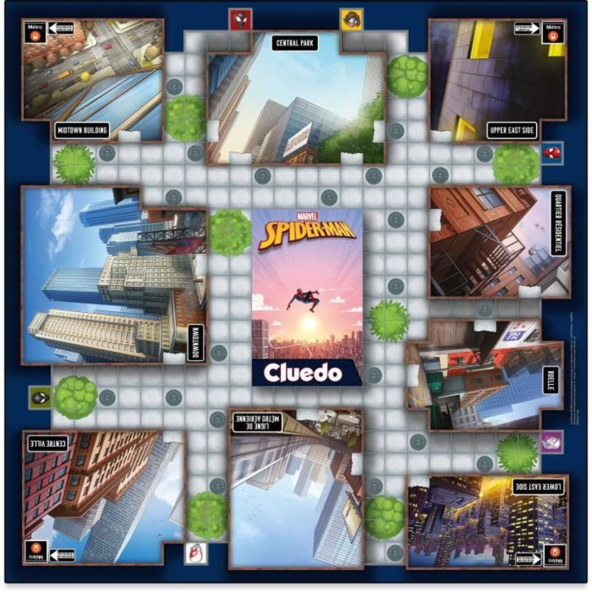 Un juego de mesa Cluedo de Spider-Man. Se muestran edificios y paisajes urbanos. El centro muestra a Spider-Man en vuelo. El tablero está dividido.
