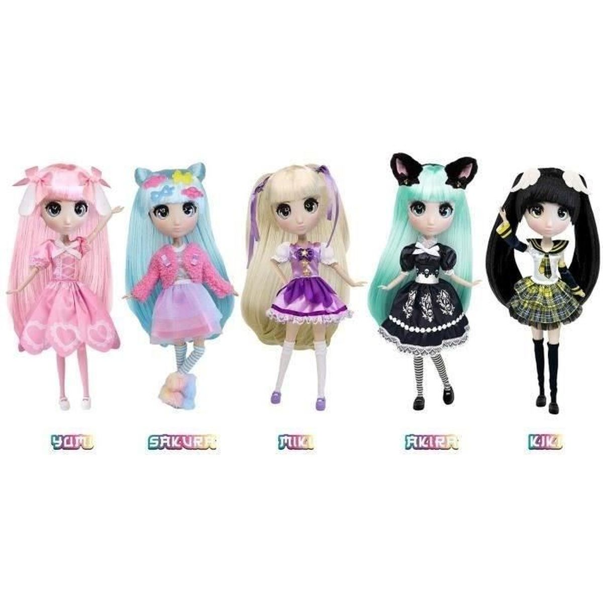 Fünf Puppen in verschiedenen Outfits und Frisuren, jede mit einem einzigartigen Namen. Die Puppen haben große Augen und stehen in einer Reihe.