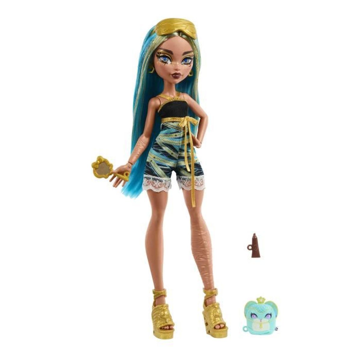 Puppe mit blauen Haaren, goldenen Akzenten, die einen Spiegel hält. Sie trägt Shorts und Absätze mit Accessoires wie einer Handtasche und einem braunen Gegenstand.