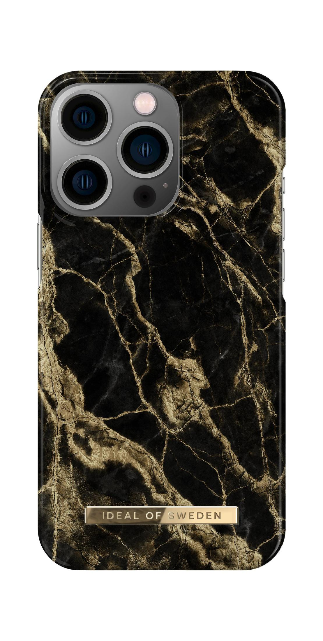 Custodia per telefono nera con venature dorate, logo Ideal of Sweden visibile. Il telefono ha una fotocamera.