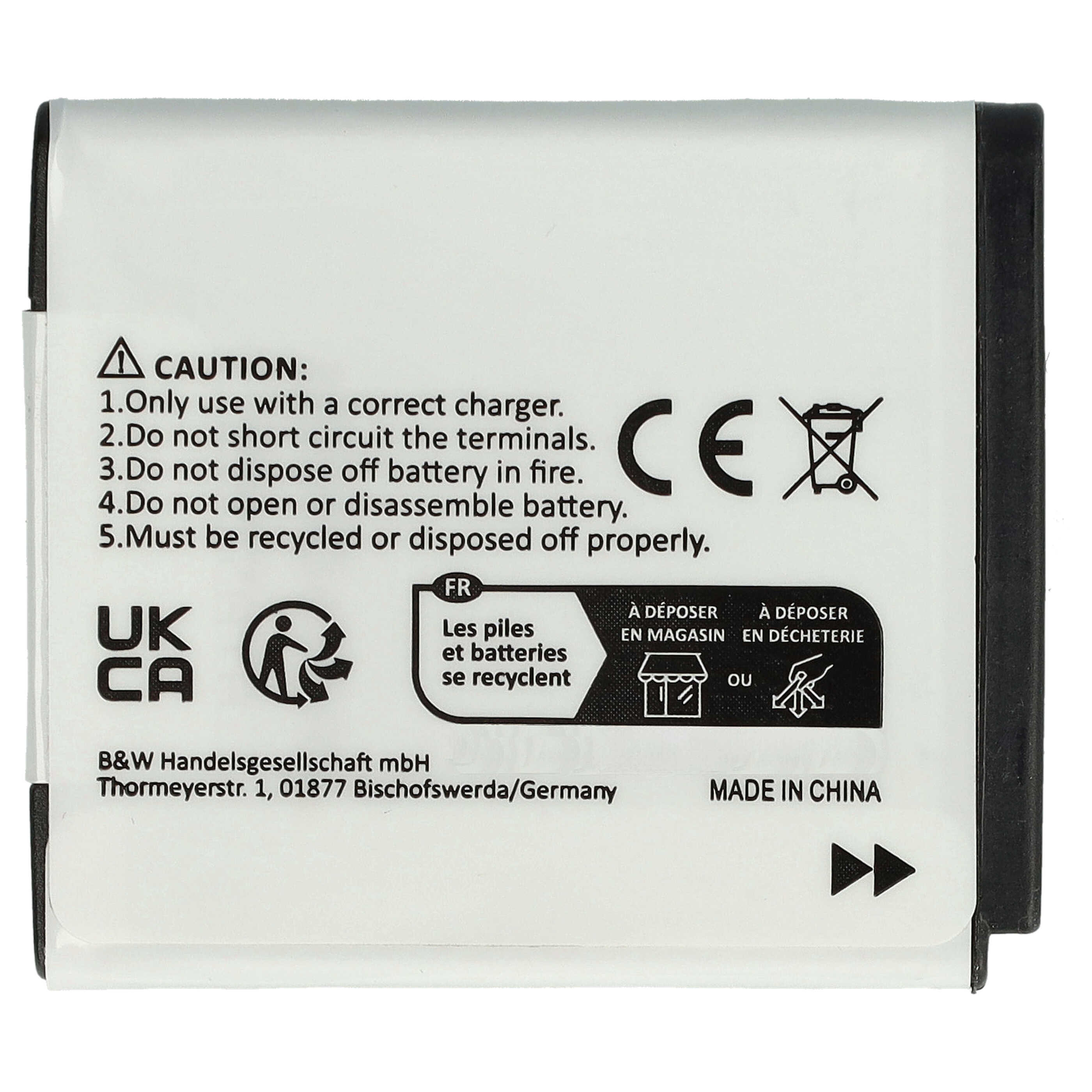 Batterie mit Warnhinweisen, Recycling-Symbolen und Text auf Englisch, Französisch und Deutsch. Enthält 'Made in China'.