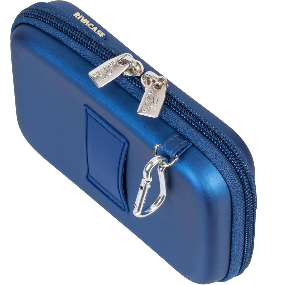 Blaue RIVACASE-Hülle mit Reißverschluss, zwei silbernen Reißverschlussziehern und einem silbernen Karabiner.