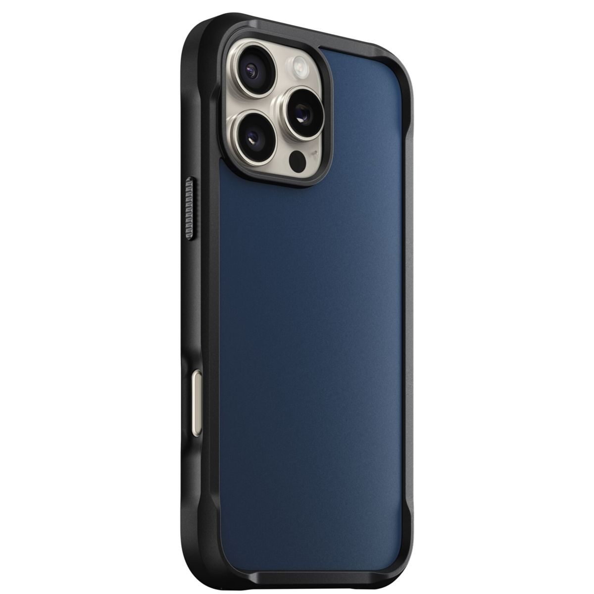 Uno smartphone in una custodia protettiva, retro blu navy con cornice nera. La fotocamera ha tre lenti.