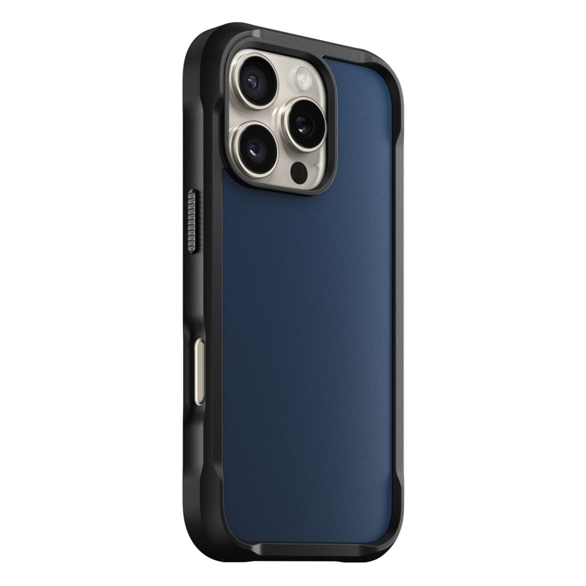 Eine Smartphone-Hülle mit blauem Rücken und schwarzem Rahmen. Die Hülle hat einen Kameraausschnitt mit drei Objektiven.