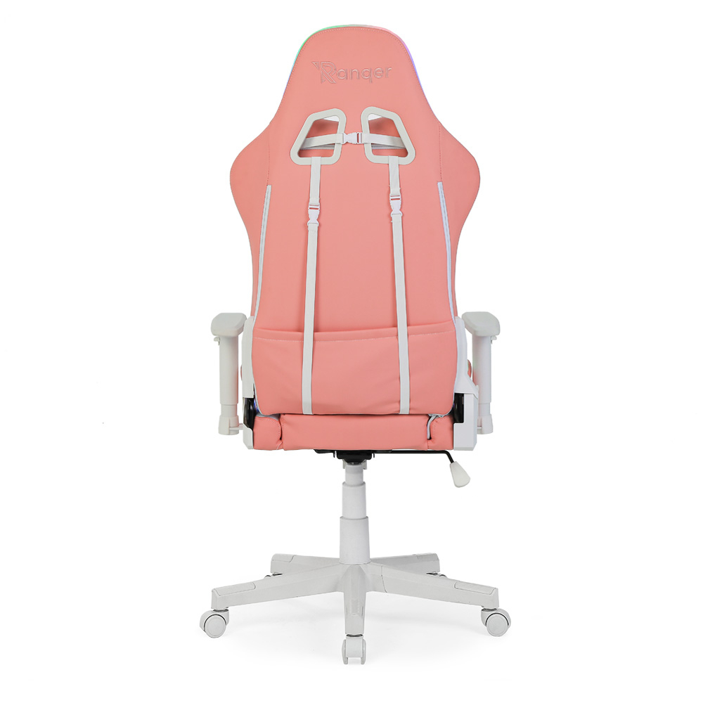 Vue arrière d'une chaise de jeu rose et blanche. Elle a un dossier haut avec des sangles blanches, des accoudoirs et une base à cinq étoiles avec roues.