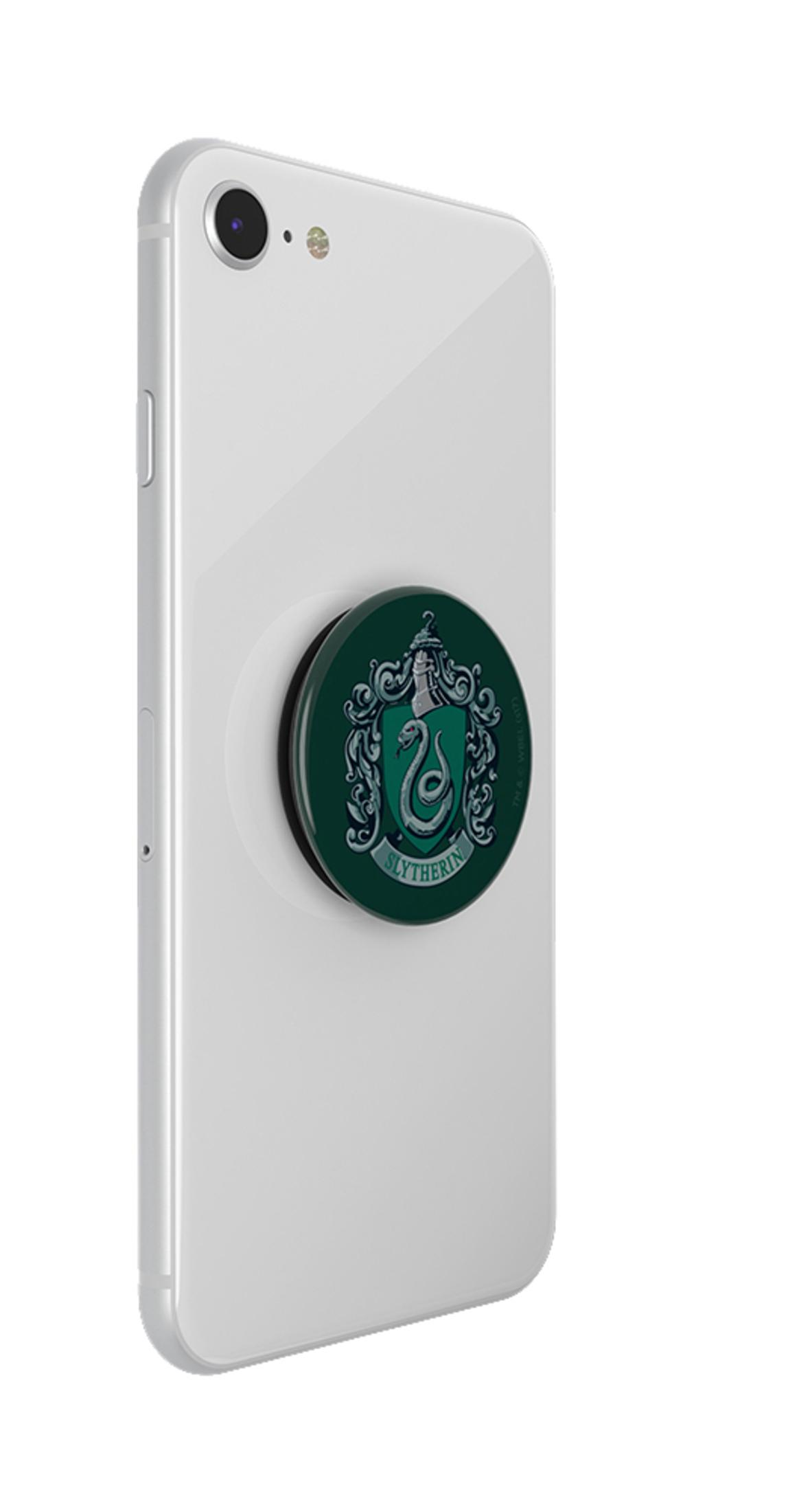 Un smartphone blanco con un popsocket verde con el escudo de Slytherin.
