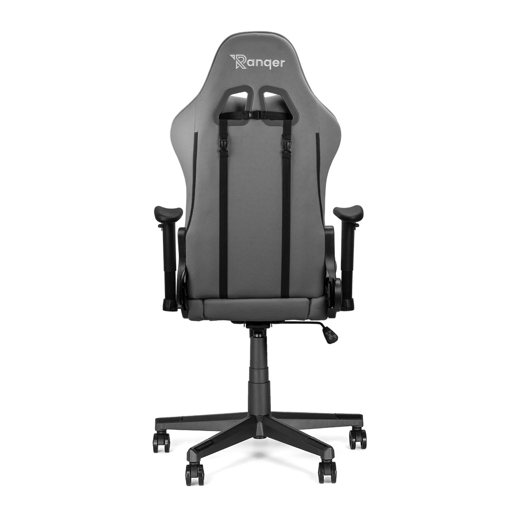 Achterkant van een grijze Ranger gaming stoel. Voorzien van armleuningen, een vijfsterrenvoet met wielen en het Ranger logo.