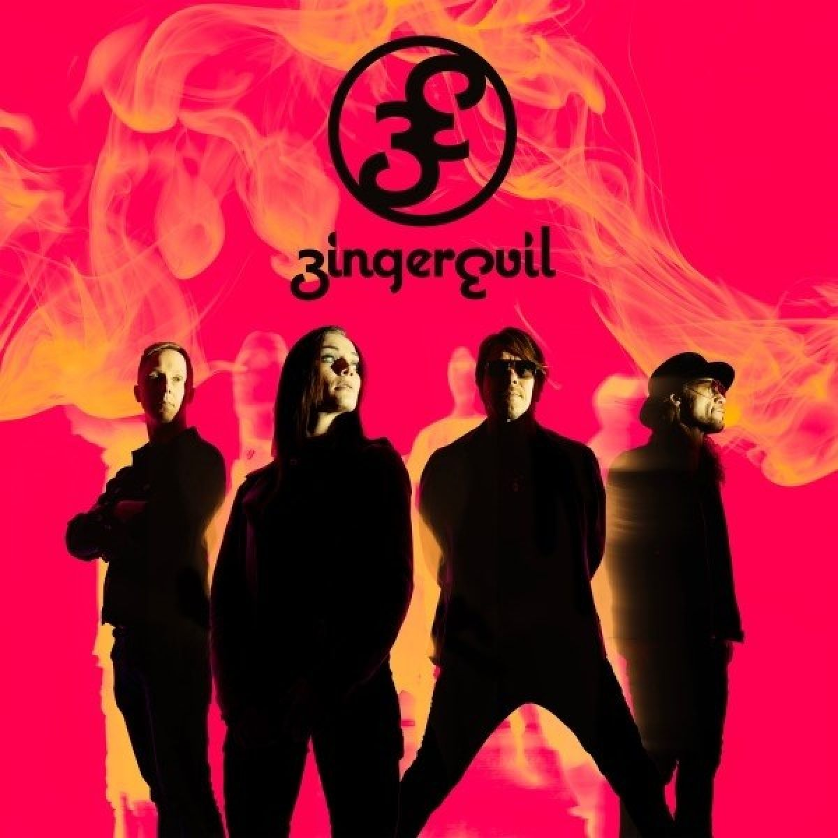 Foto della band: quattro persone in silhouette su sfondo rosa con un logo. Il logo dice Zingerquil. I membri della band indossano abiti scuri.