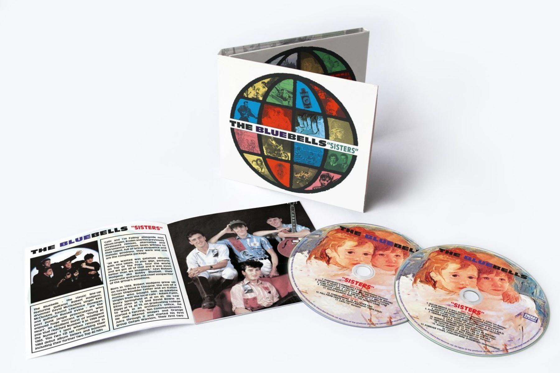 Album CD 'Sisters' dei The Bluebells con copertina e foto della band. Diversi CD sono visibili.