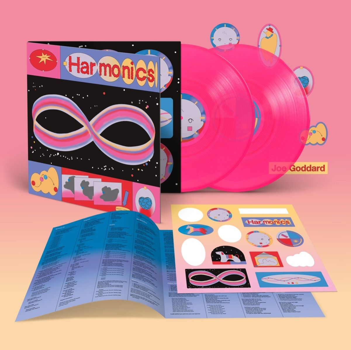 Set di dischi in vinile rosa con copertina. La copertina mostra un simbolo dell'infinito e sono visibili adesivi e testi delle canzoni.