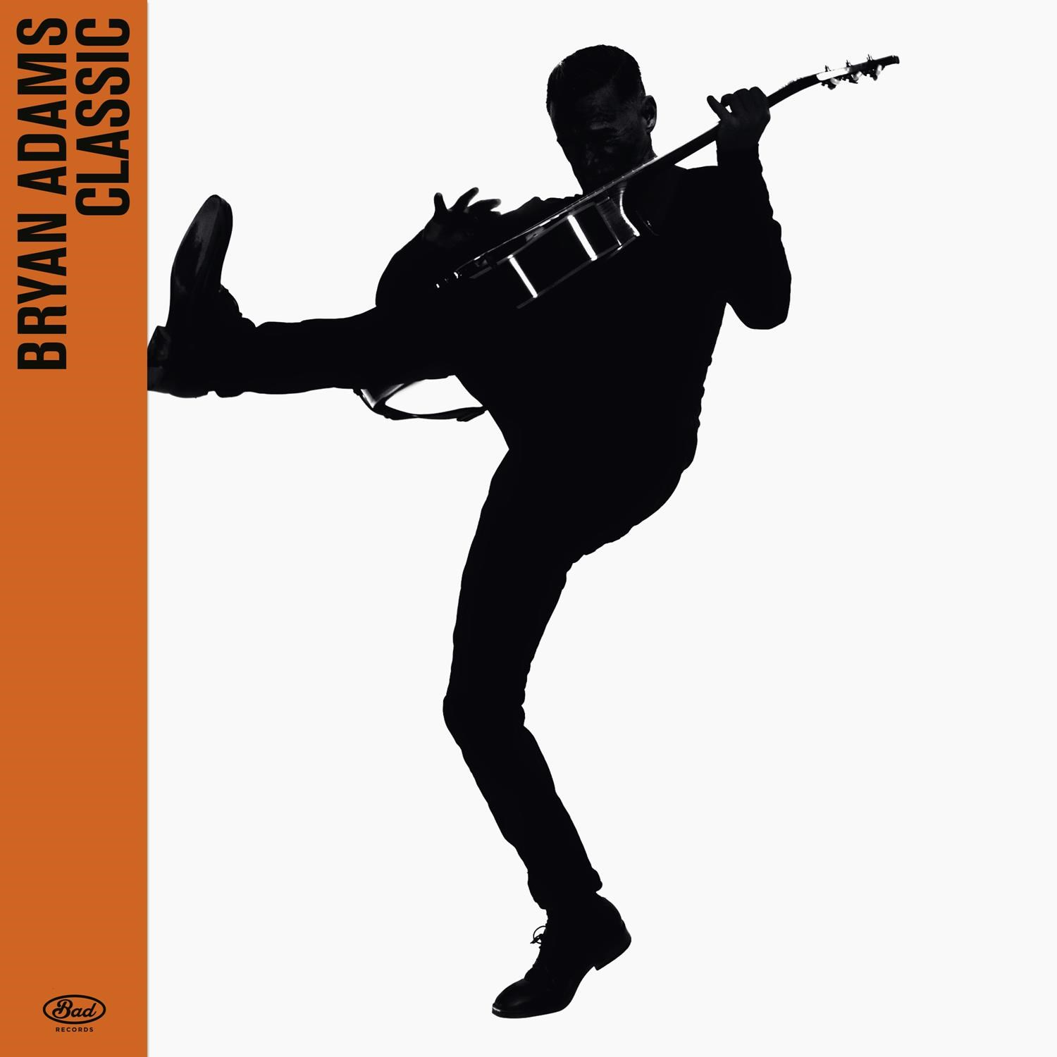Silhouet van een man die gitaar speelt, been omhoog. Oranje verticale balk met 'Bryan Adams Classic' en 'Bad Records' logo.