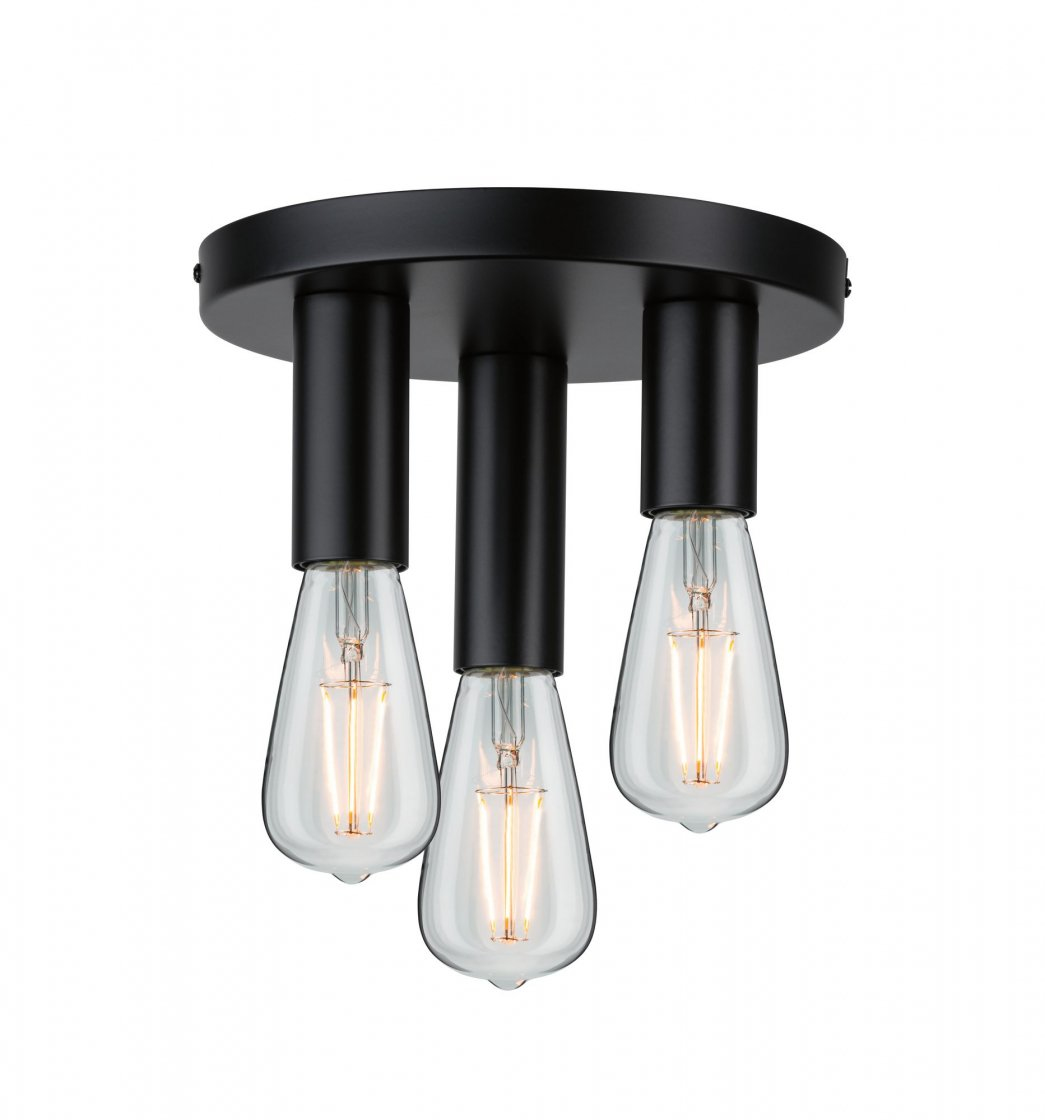 Un apparecchio di illuminazione a soffitto nero con tre lampadine a sospensione. Le lampadine sono a forma di goccia e trasparenti. L'apparecchio è isolato.
