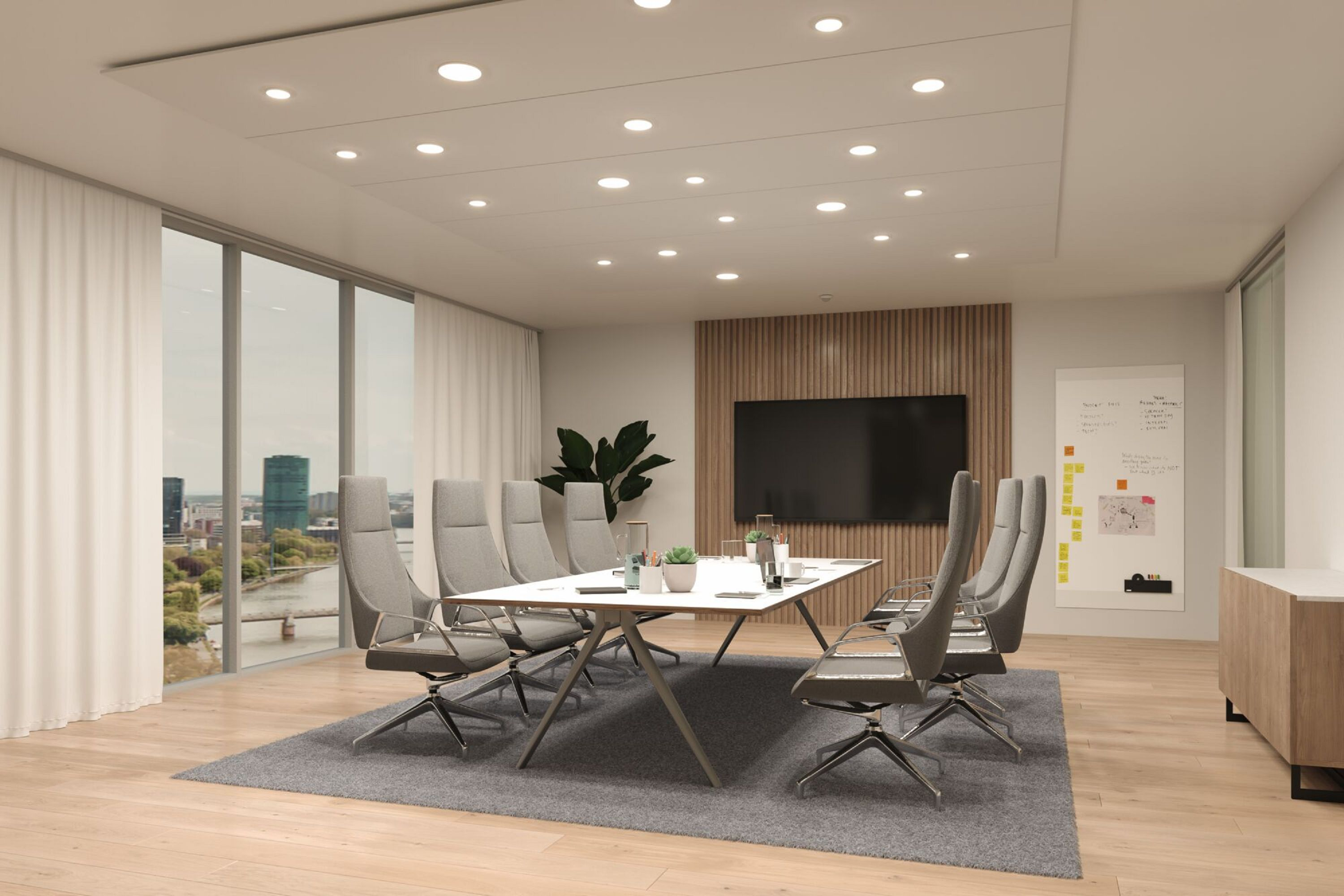 Moderner Konferenzraum mit Tisch, Stühlen, großem Fenster und Stadtblick. Lichter an der Decke, Holzwand.