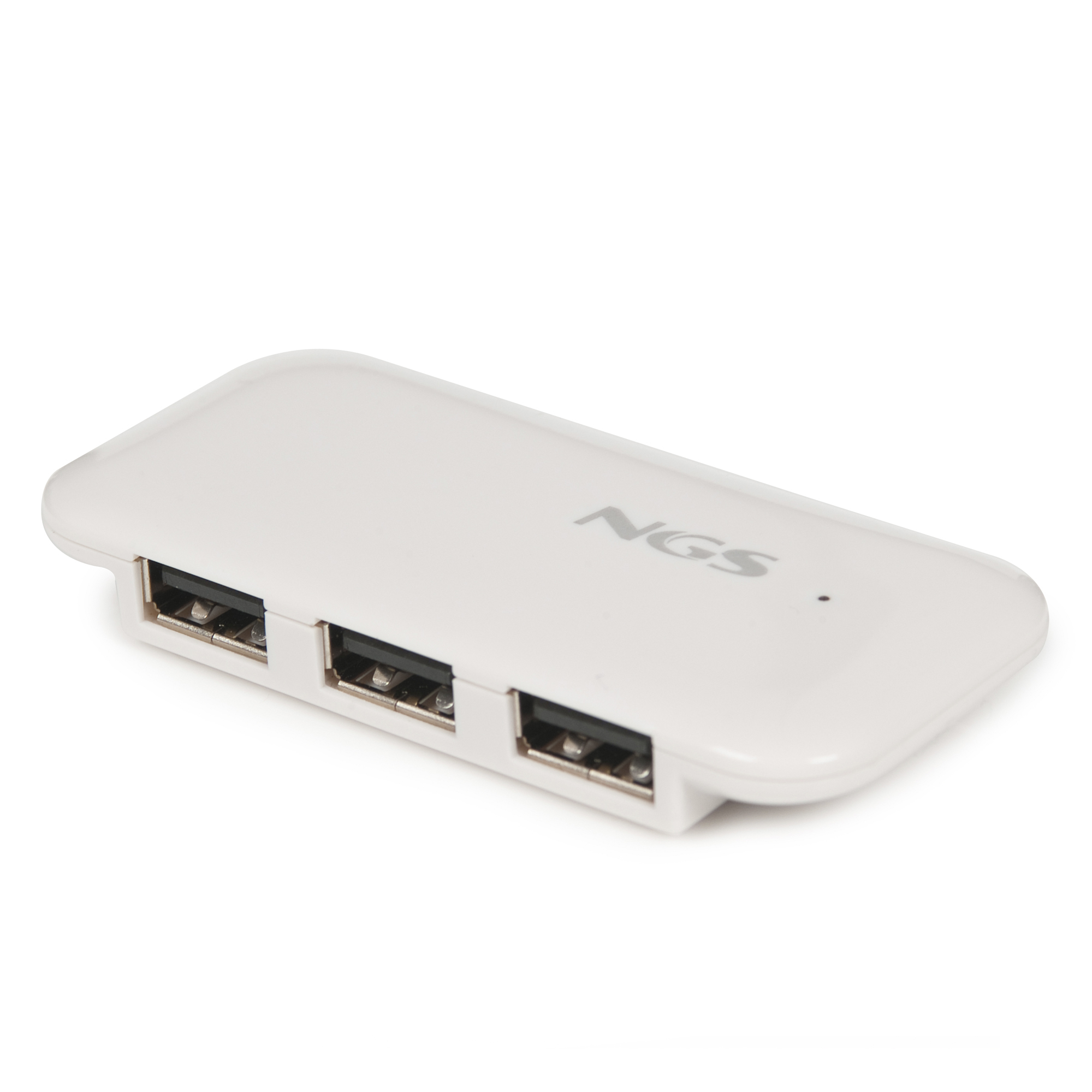 Un concentrador USB NGS blanco con tres puertos sobre un fondo blanco. El logotipo de NGS es visible en el concentrador.
