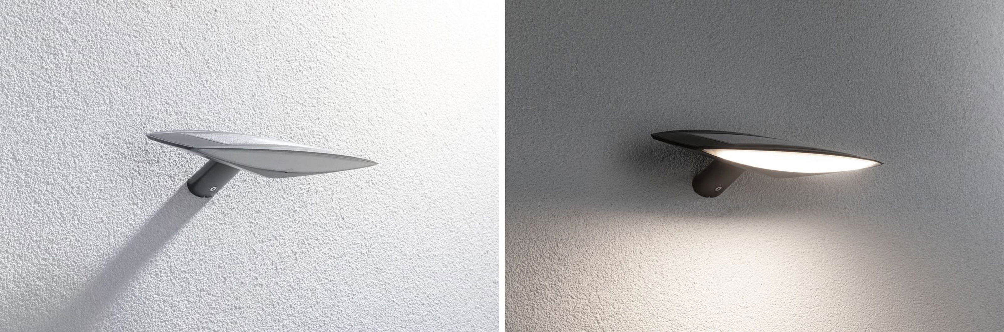 Dwa zdjęcia nowoczesnej lampy ściennej. Jeden pokazuje ją wyłączoną, drugi włączoną. Oba są zamontowane na teksturowanych ścianach.