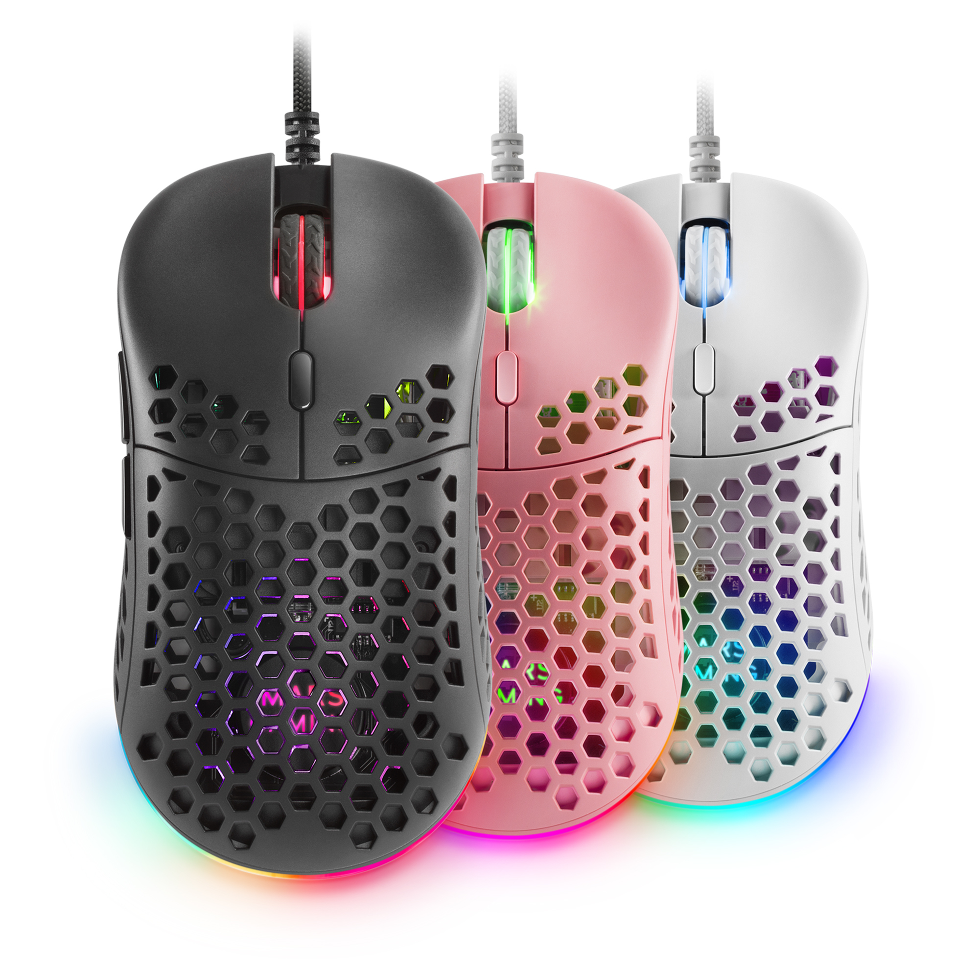 Tre mouse da gioco neri, rosa e bianchi. Ognuno ha un design a nido d'ape e luci brillanti. Sono su sfondo bianco.