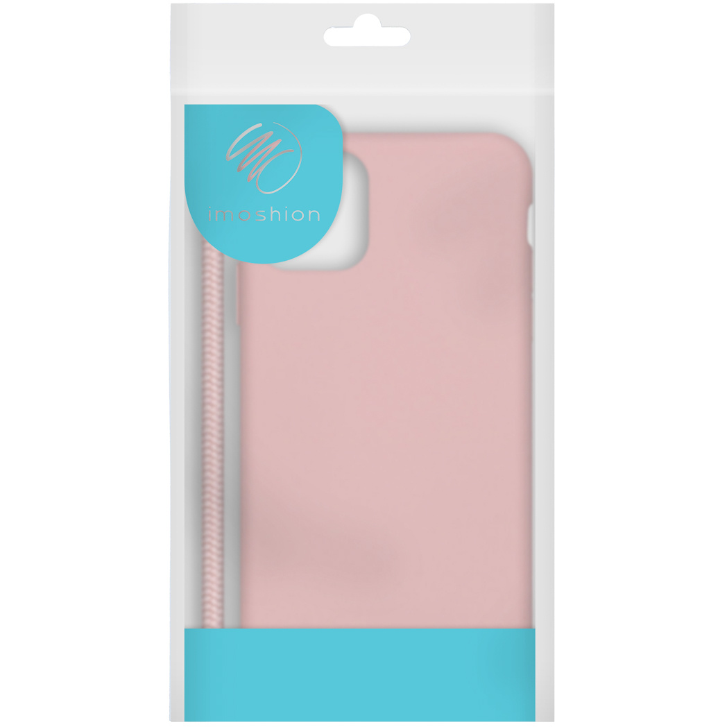 Une coque de téléphone rose dans un emballage transparent. L'emballage a une étiquette bleue et blanche avec un logo et le mot imoshion.