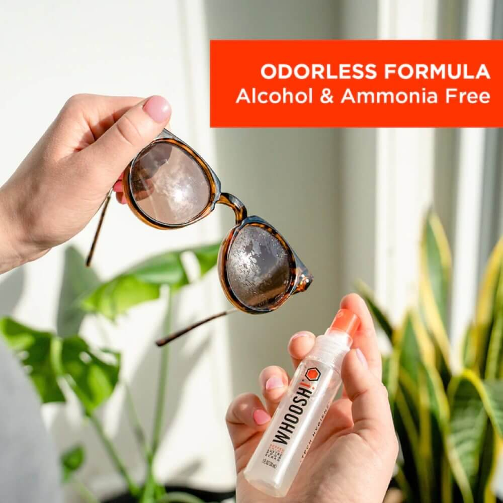 Hände, die eine Sonnenbrille und eine Sprühflasche halten. Text sagt 'geruchsfreie Formel, alkohol- und ammoniakfrei'.