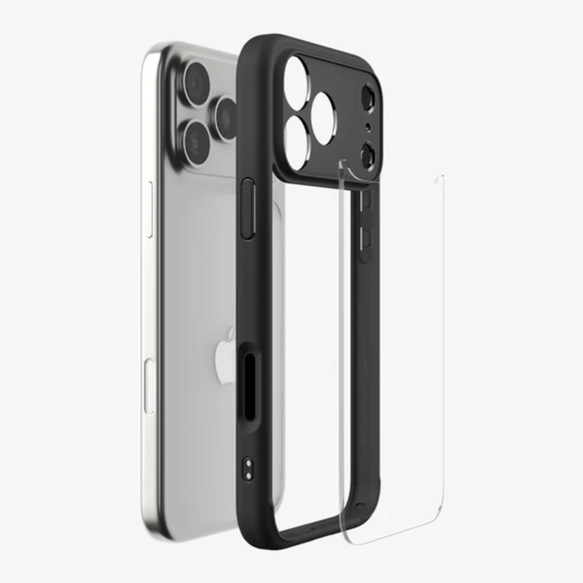 Een iPhone met een zwarte hoes en een screenprotector. De telefoon is zilver, de hoes is zwart en de achtergrond is wit.