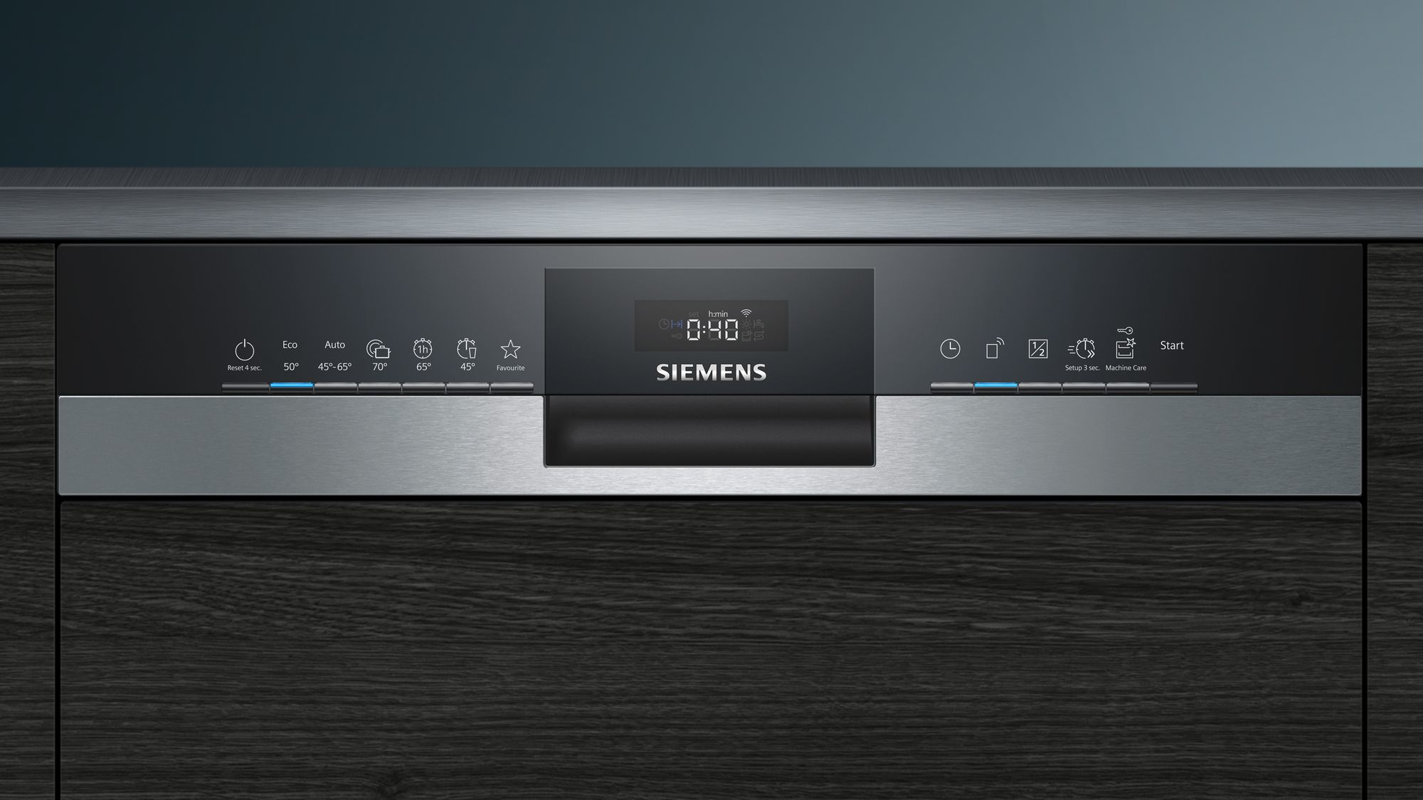 Gros plan sur le panneau de commande d'un lave-vaisselle Siemens. Il comporte des boutons et un affichage numérique.