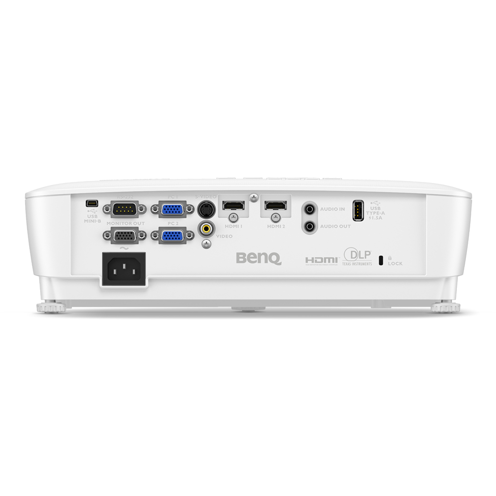 Pannello posteriore proiettore BenQ bianco con porte: USB, HDMI, audio, alimentazione, ecc. Etichette di testo identificano ogni tipo.
