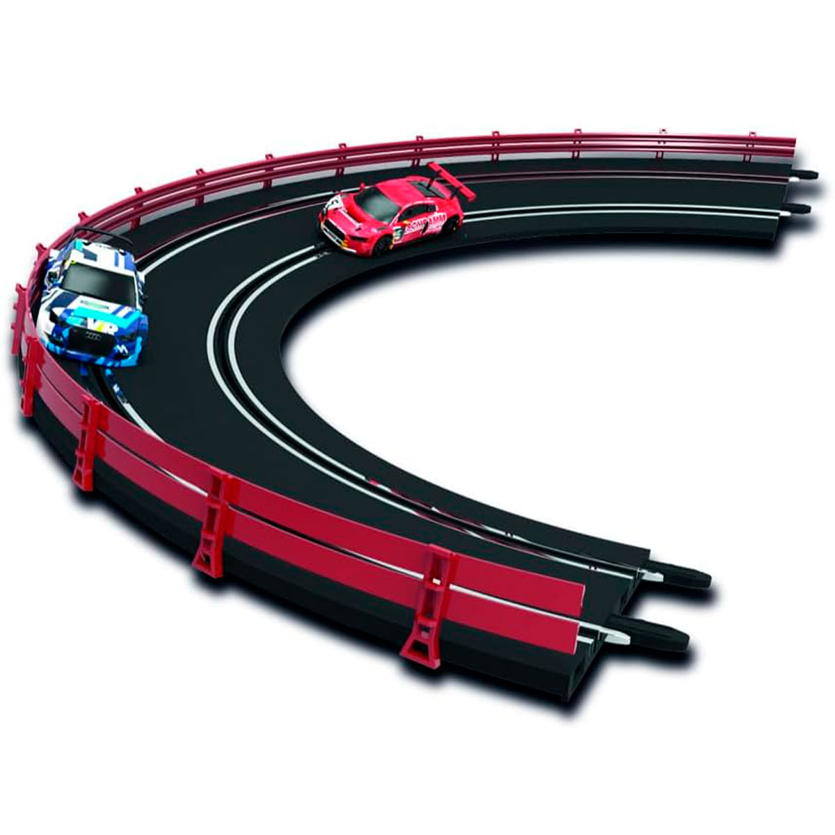 Dos coches de carreras de juguete en una pista curva. Uno azul, uno rojo, sobre una pista negra con barreras rojas.