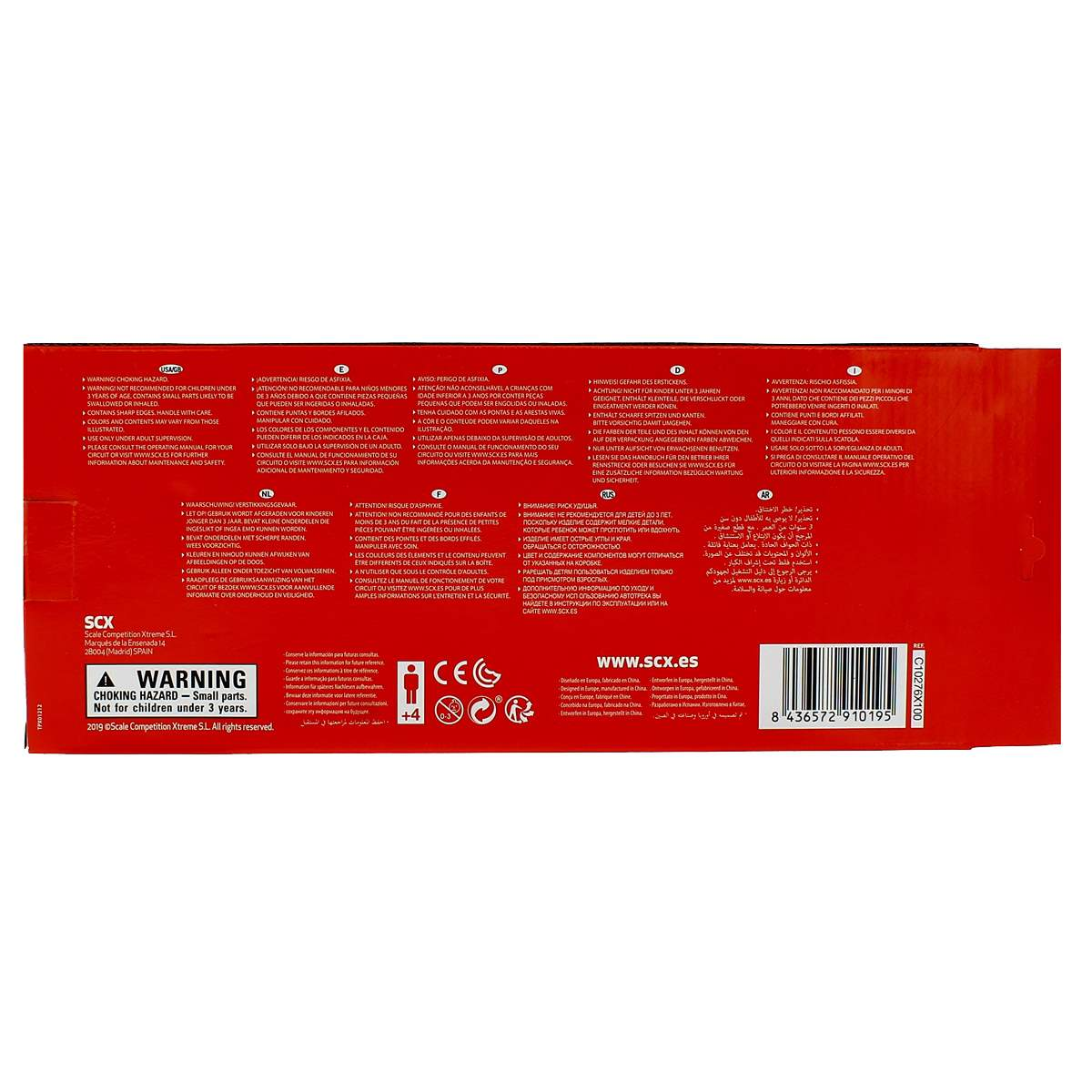 Caja de juguetes roja y negra con advertencias en diferentes idiomas.