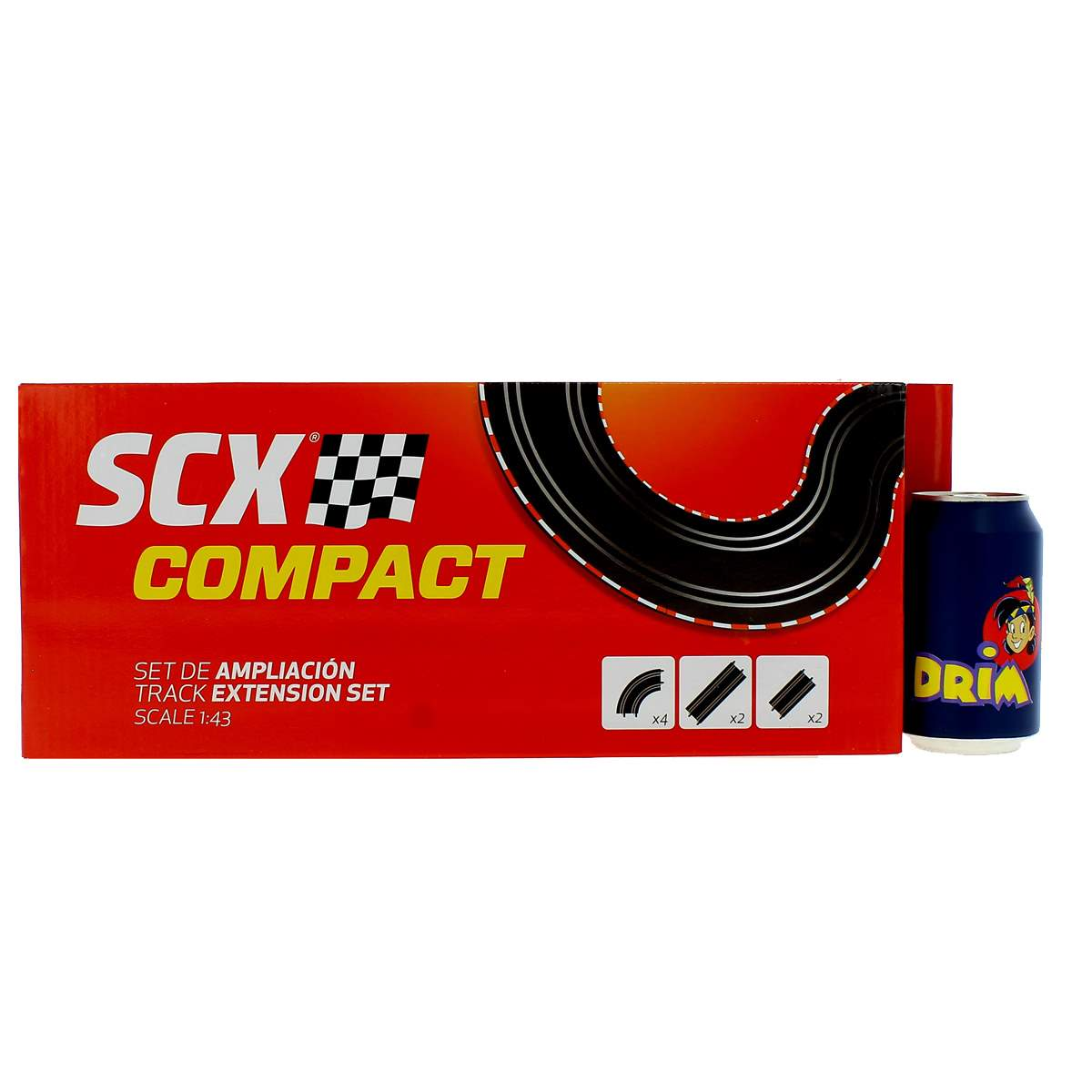 Una caja roja con 'SCX Compact' y piezas de pista, junto a una lata azul con la etiqueta 'Doria'.