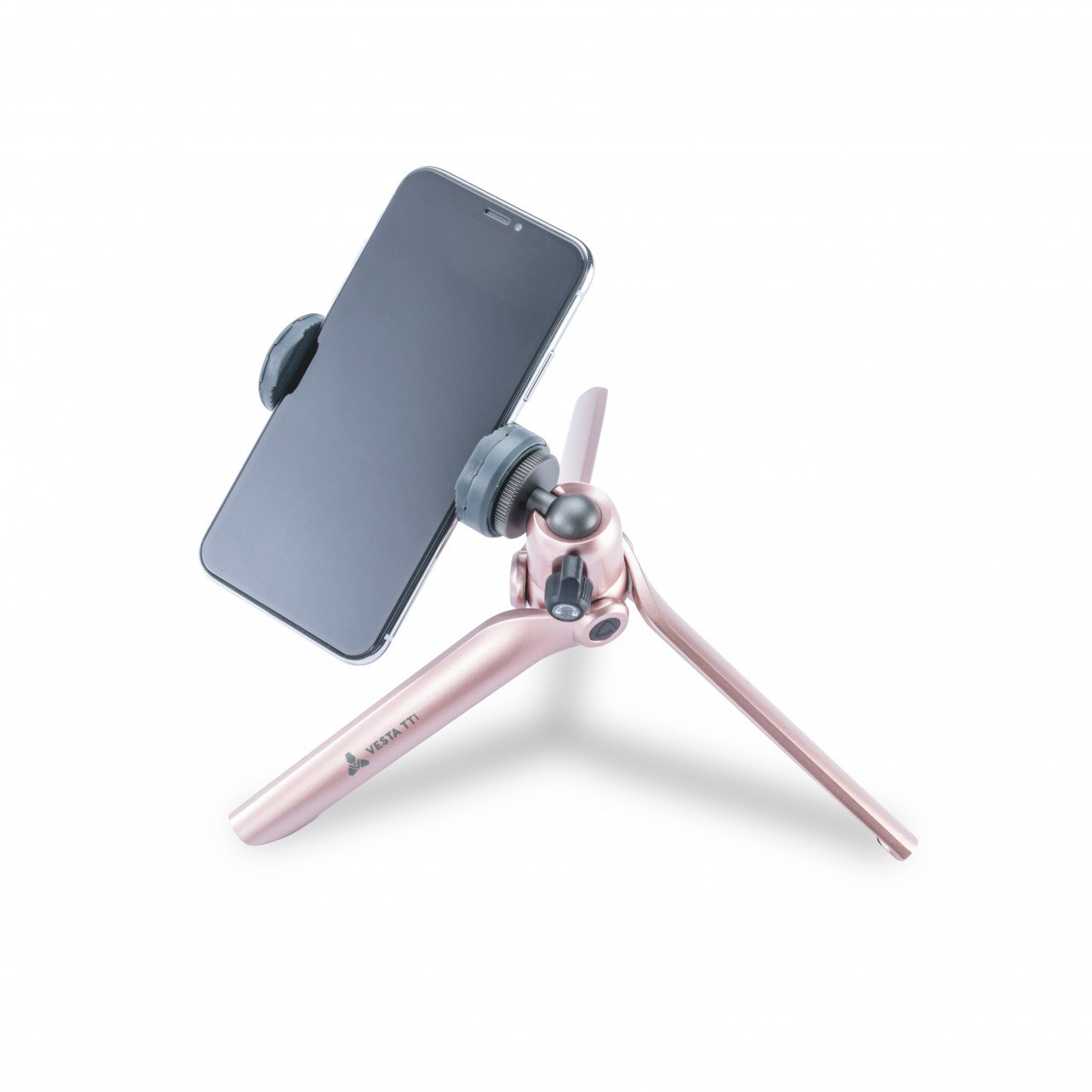 Un trípode color oro rosa sostiene un smartphone. El teléfono es negro y el trípode tiene tres patas. El fondo es blanco.