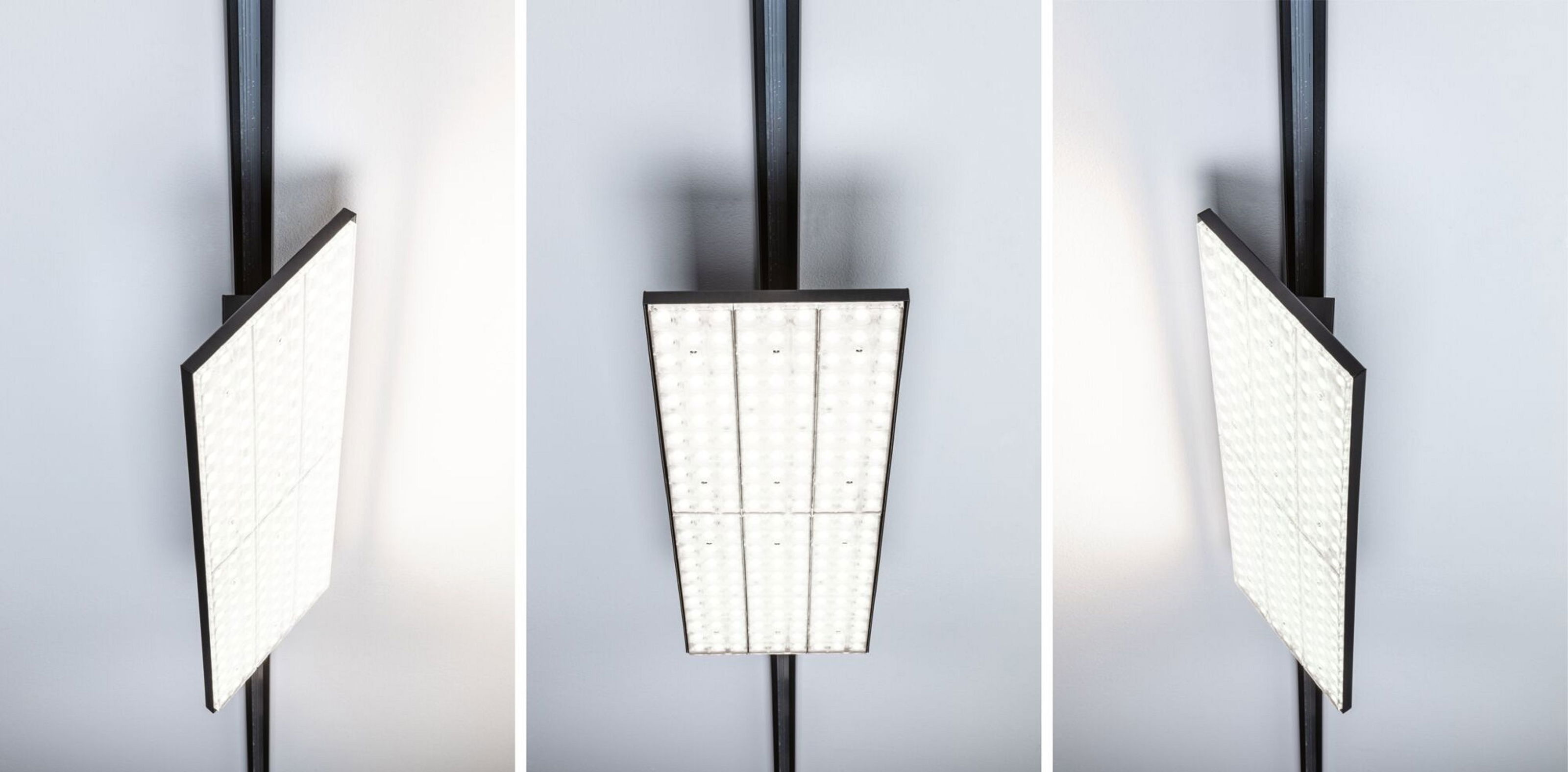 Drei angewinkelte Lichtleuchten mit schwarzen Rahmen und weißen, gitterförmigen Lichtpaneelen vor weißem Hintergrund.