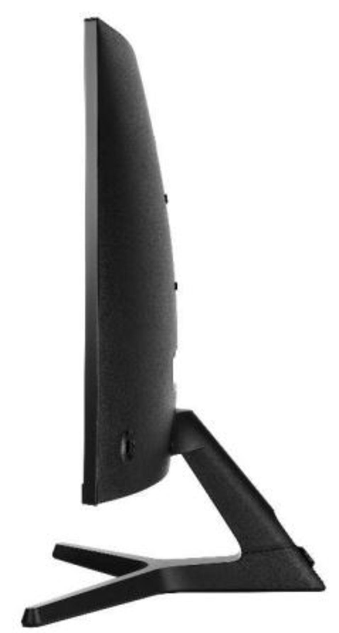 Vista laterale di un monitor del computer nero. Ha uno schermo curvo, un supporto e una base, tutto in nero su sfondo bianco.