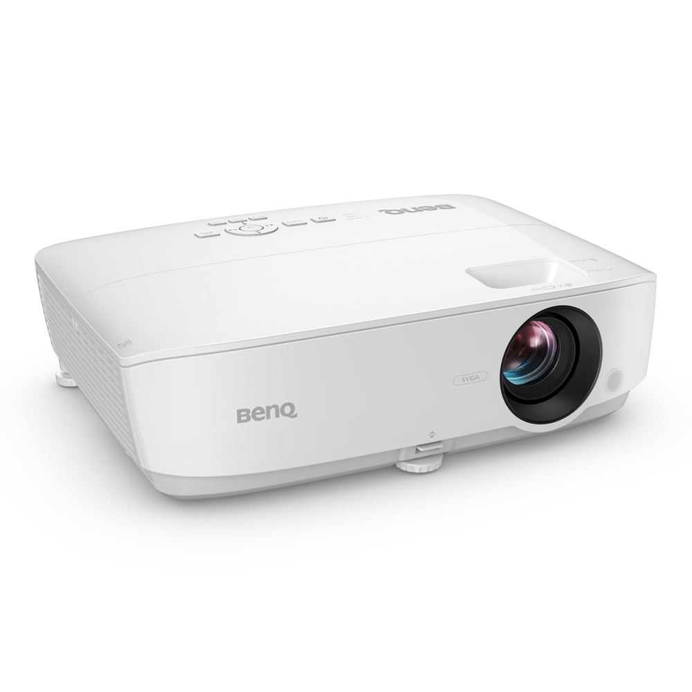 Un proiettore BenQ bianco su una superficie bianca. L'obiettivo è visibile. Ci sono pulsanti in alto.