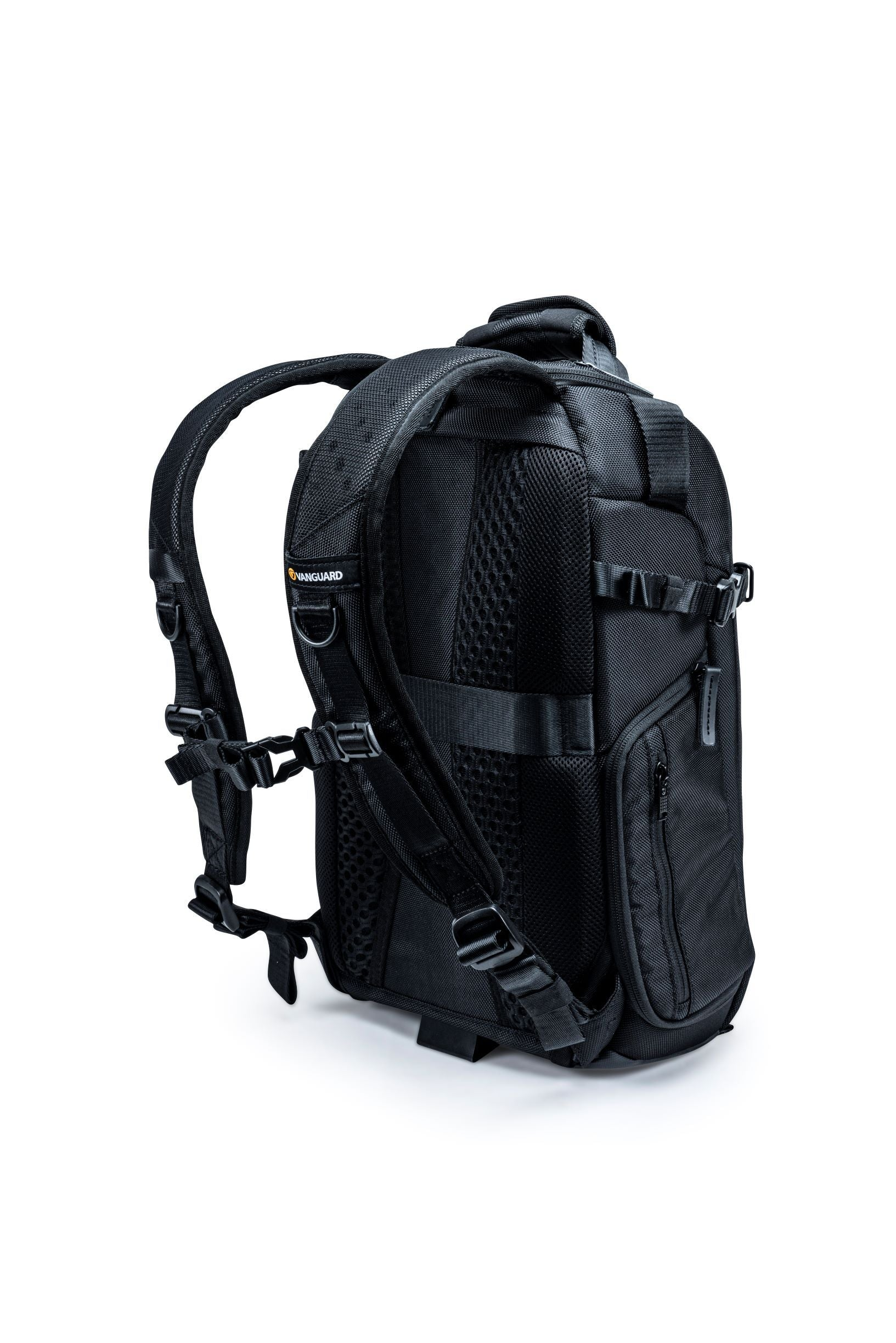 Schwarzer Rucksack mit Riemen und Schnallen. Ein Vanguard-Logo ist sichtbar. Der Hintergrund ist weiß.