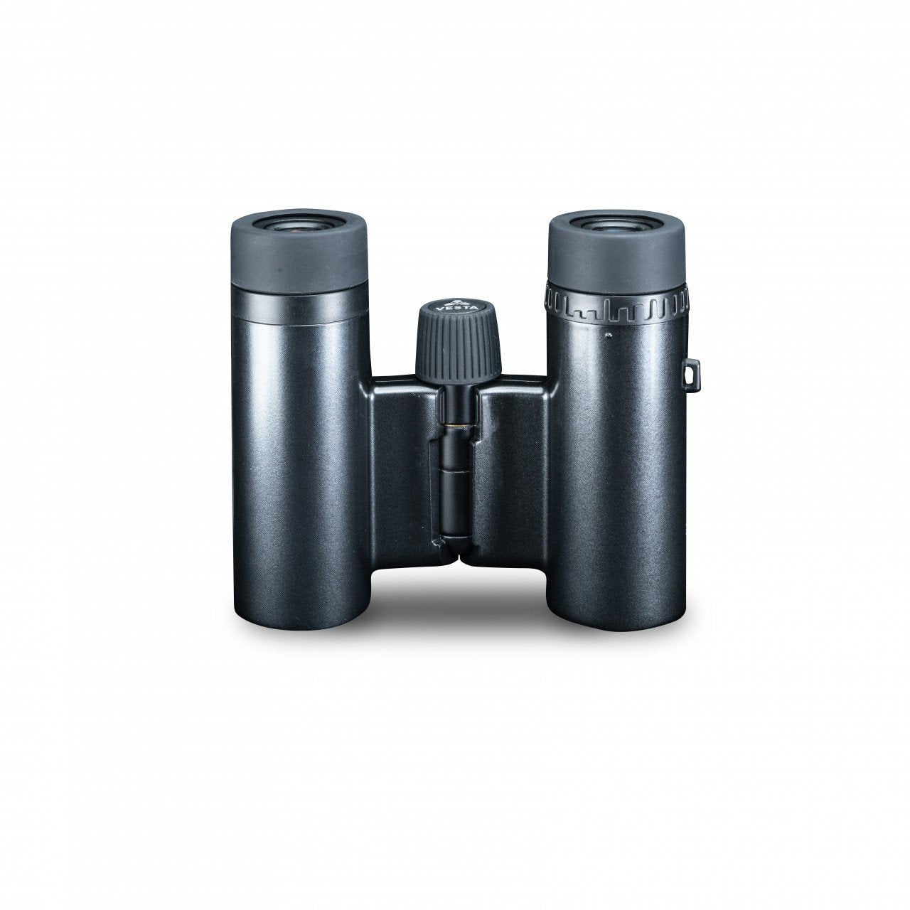 Czarna lornetka na białym tle. Ma dwa okulary z szarymi górnymi częściami, centralne pokrętło ostrości i zawias.