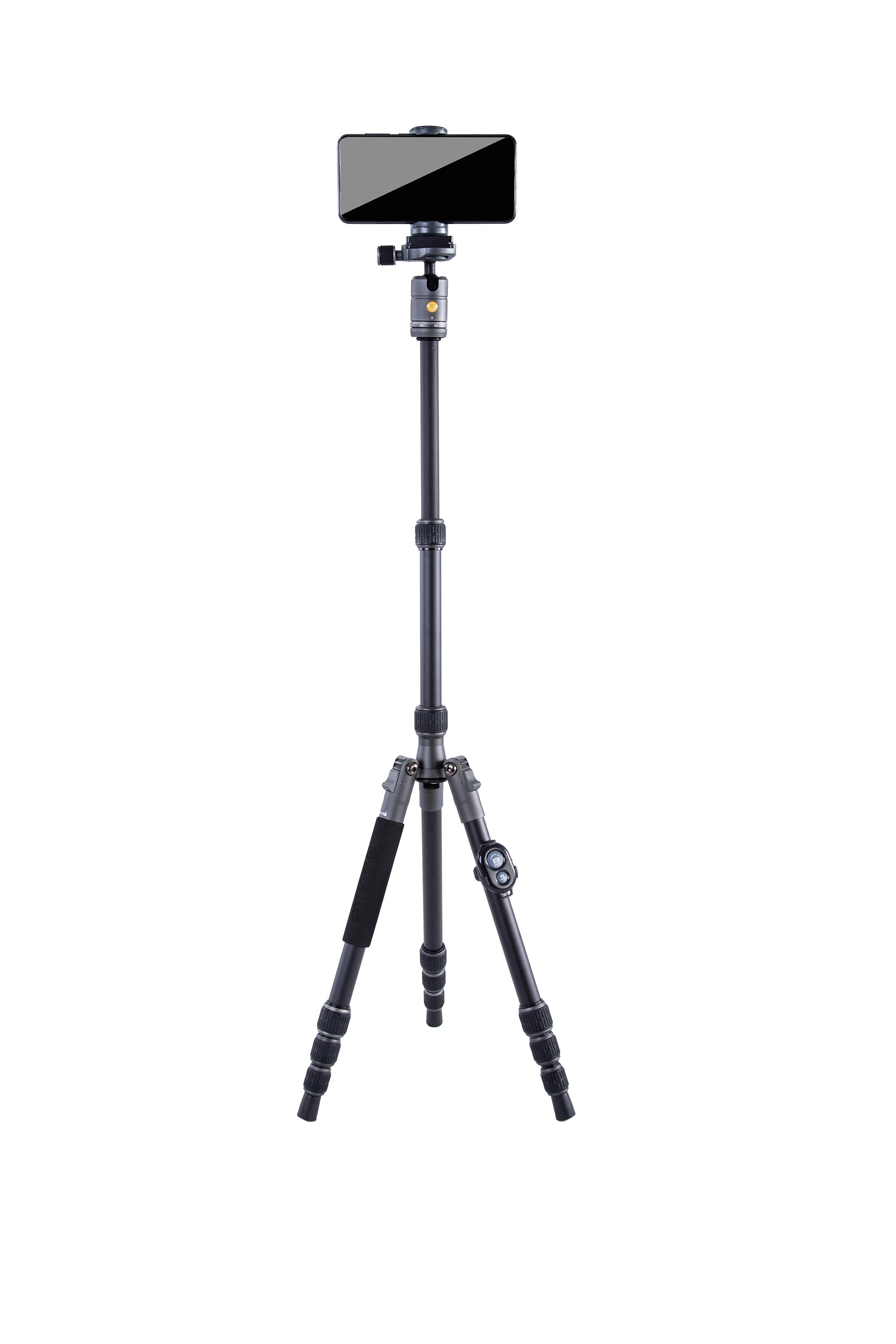 Czarny smartfon jest zamontowany na czarno-szarym statywie na białym tle. Nogi są rozłożone.
