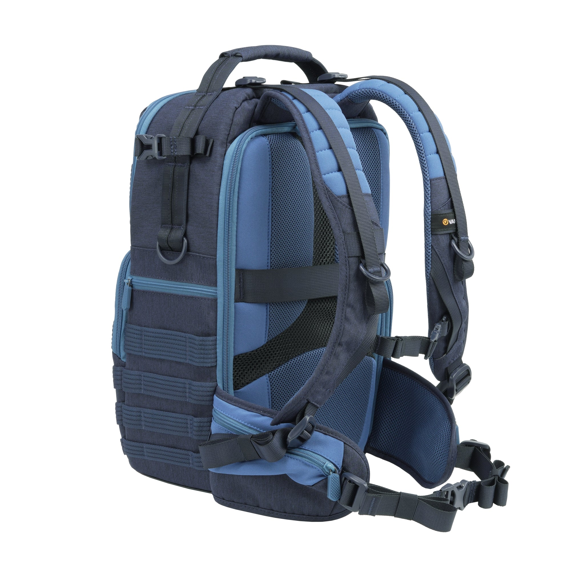 Blauer und marineblauer Rucksack. Merkmale sind Schultergurte, Reißverschlüsse und verstellbare Schnallen. Isoliert auf weißem Hintergrund.