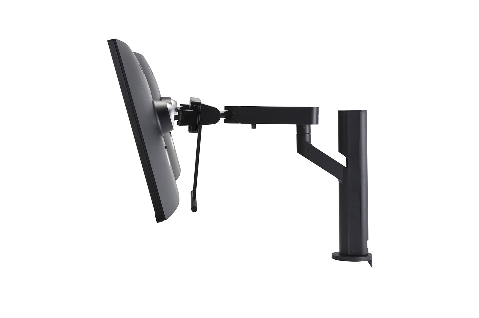 Ein schwarzer Monitorarm hält einen grauen Monitor. Der Arm ist an einer vertikalen Stange befestigt. Der Hintergrund ist weiß.