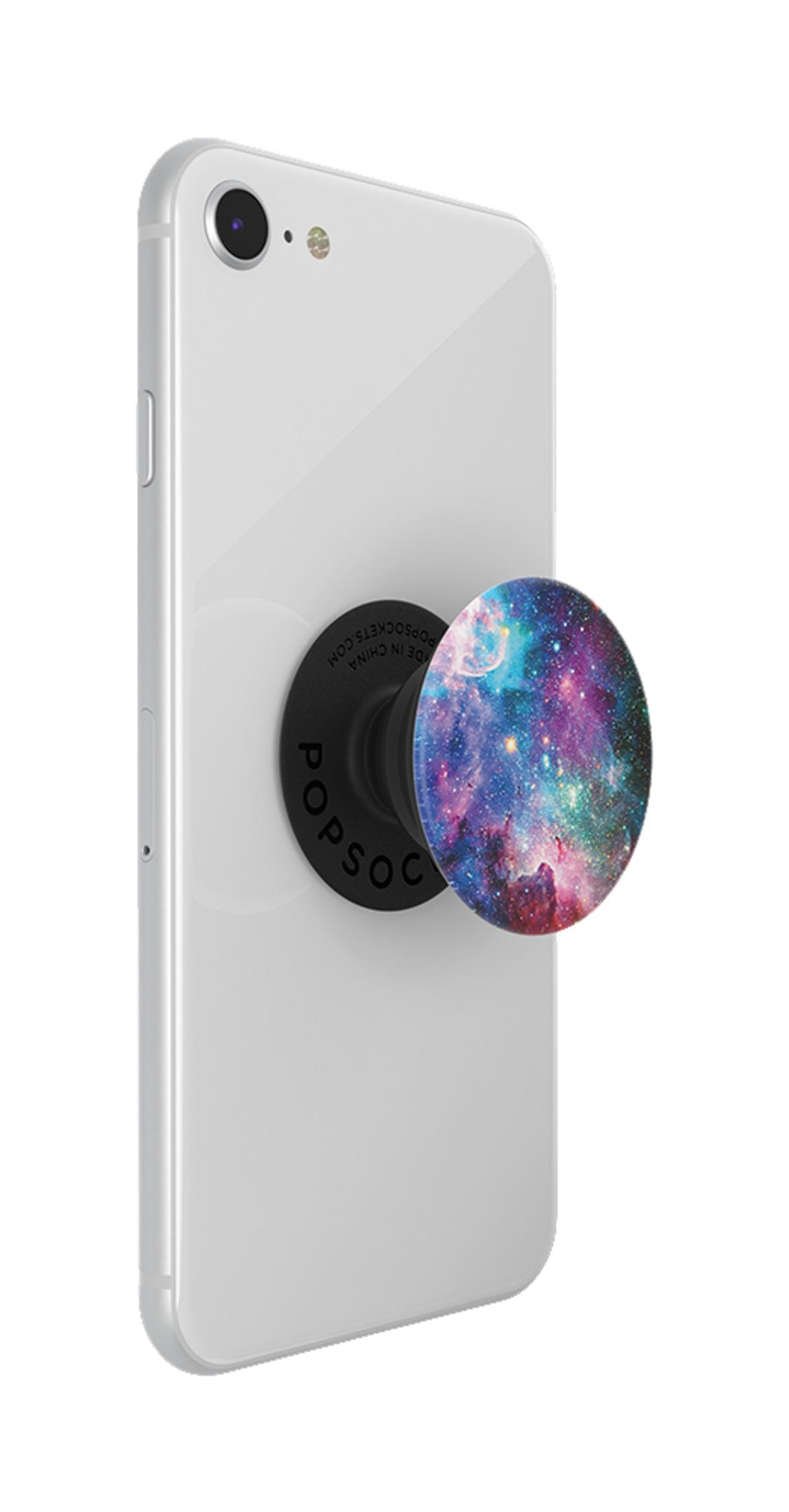Un smartphone blanco con un PopSocket con temática de galaxia. El PopSocket presenta un diseño de nebulosa colorida.