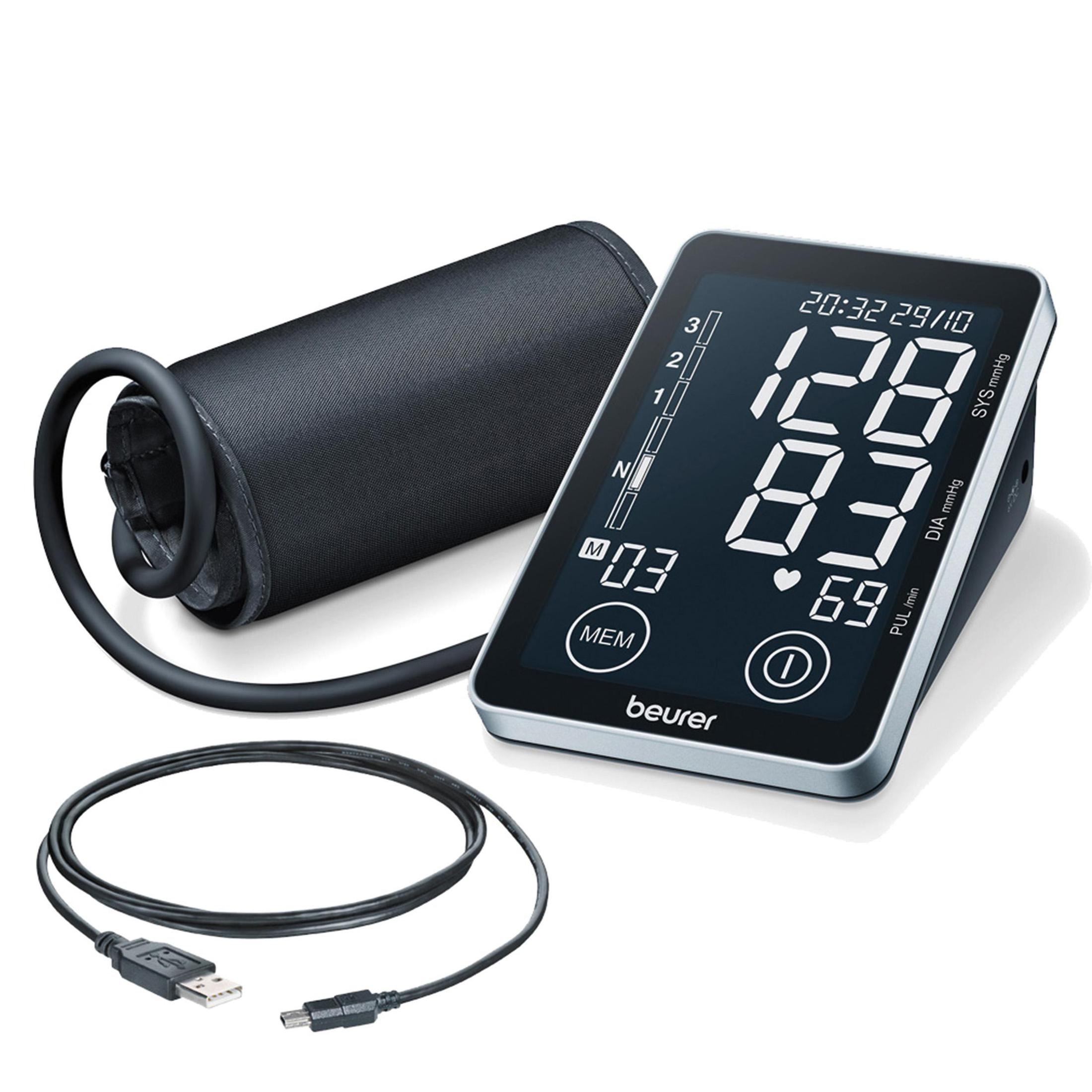 Ein Blutdruckmessgerät mit Manschette, Digitalanzeige und USB-Kabel.