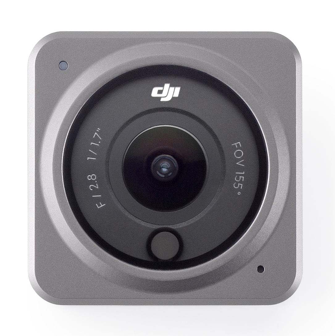 Quadratische graue Kamera mit kreisförmiger Linse. Sie hat ein Objektiv, einen Knopf und das DJI-Logo. Das Objektiv hat Text wie F1.7 und FOV 155°.