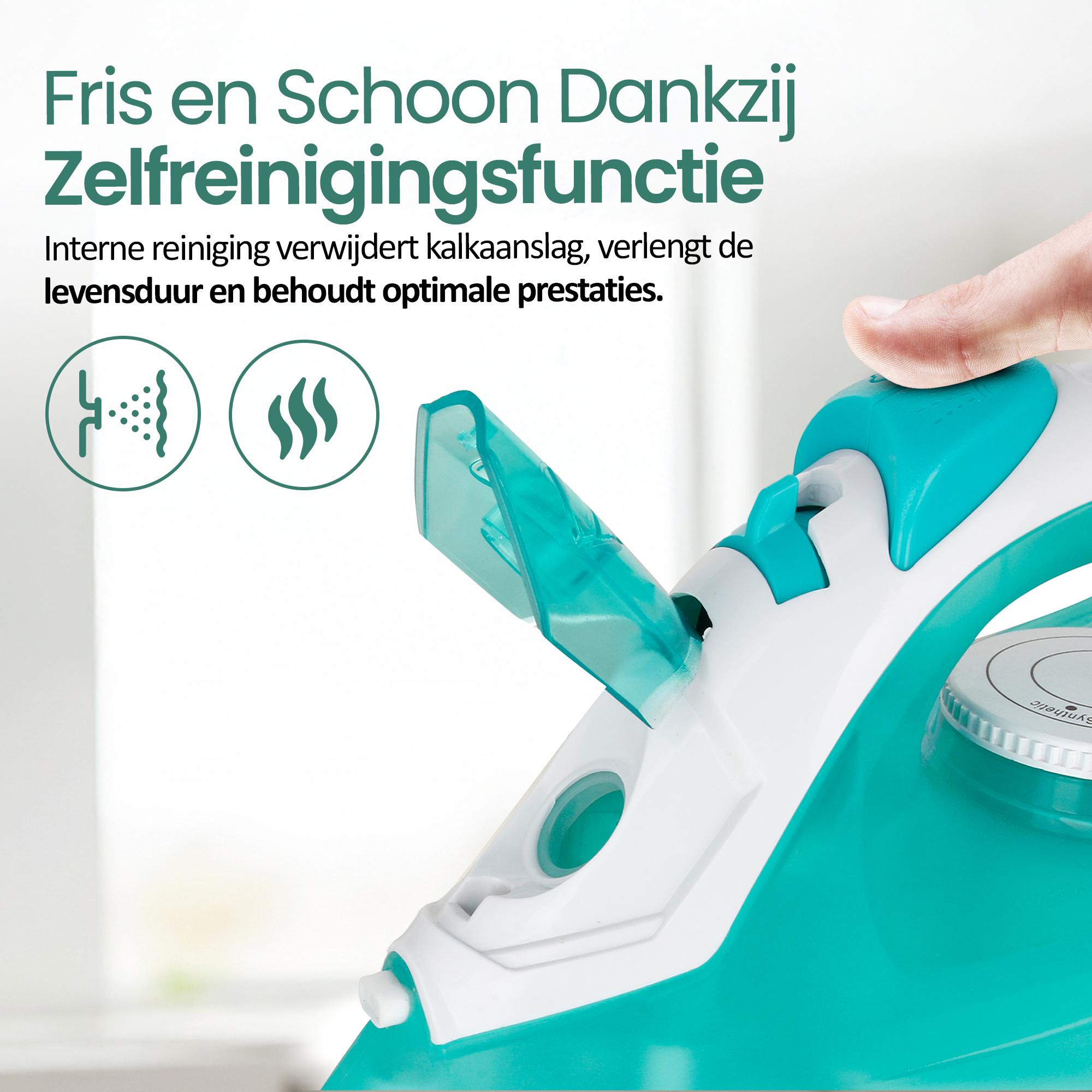 Zbliżenie pokazuje turkusowo-białe żelazko z dłonią. Tekst na górze wspomina funkcję samoczyszczenia.