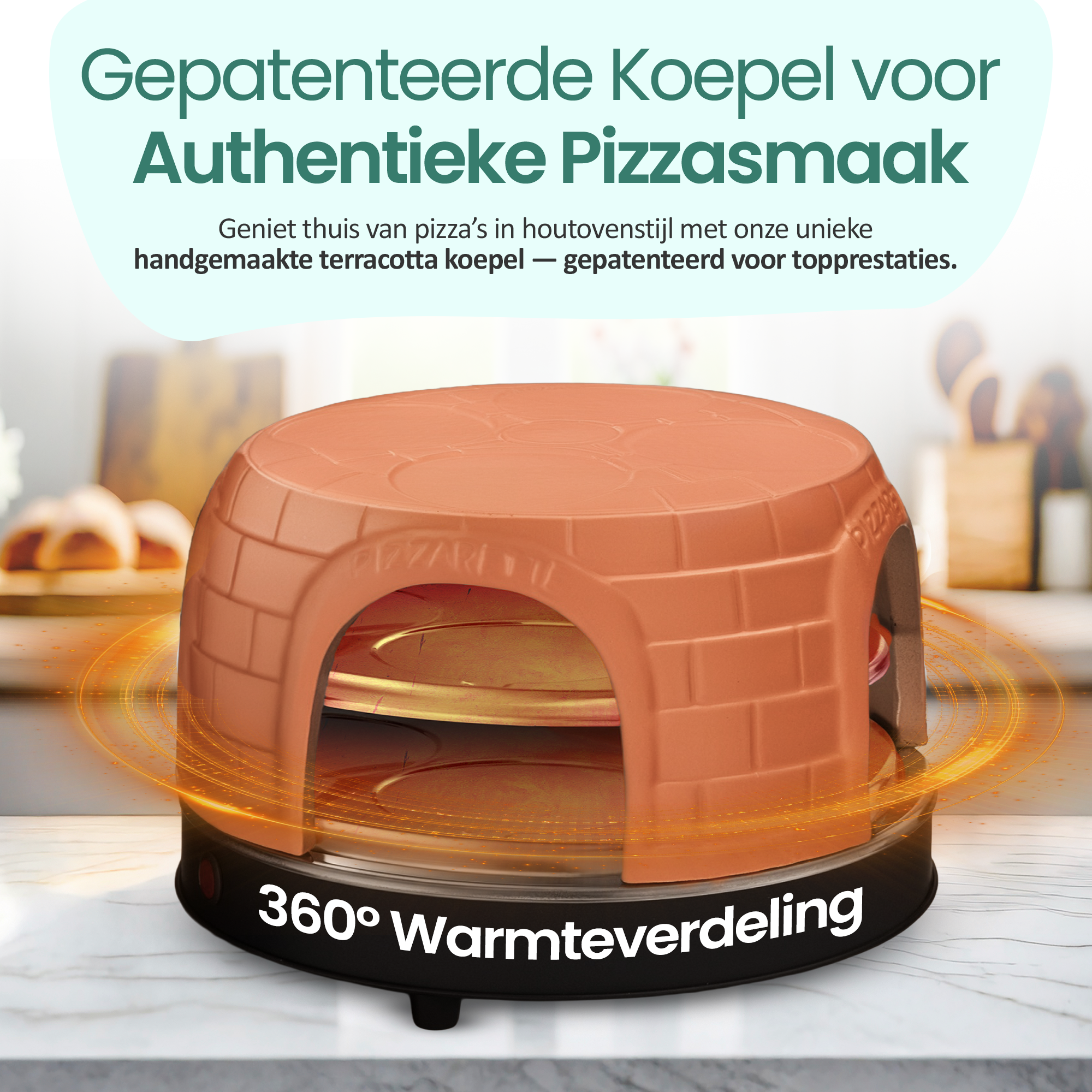 Ein Pizzaofen aus Terrakotta mit Ziegeldesign steht auf einem schwarzen Sockel. Der Ofen ist von einem warmen Schein umgeben.