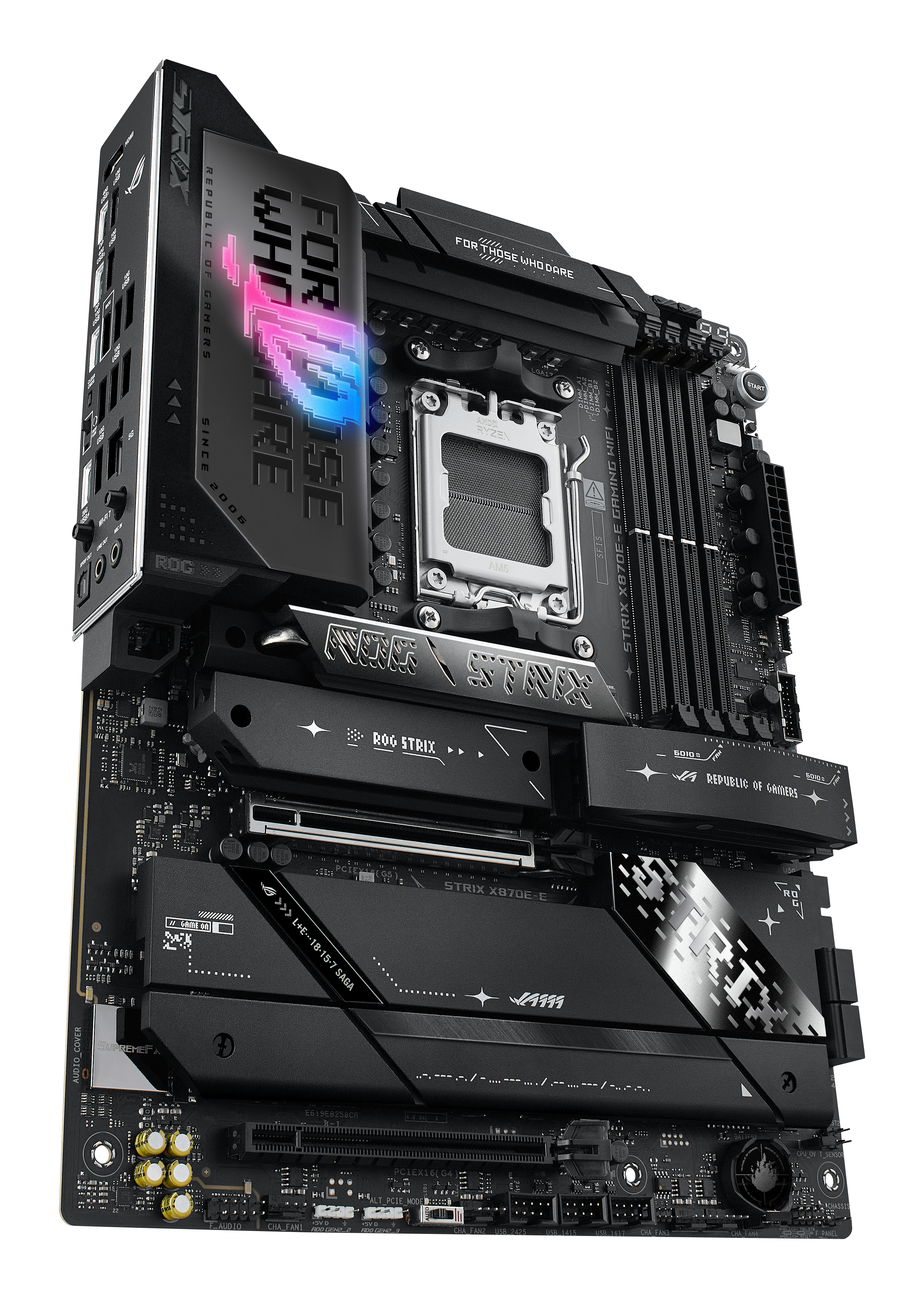 Una scheda madre nera con marchio ROG STRIX. Presenta varie porte, slot e la frase 'FOR THOSE WHO DARE'.